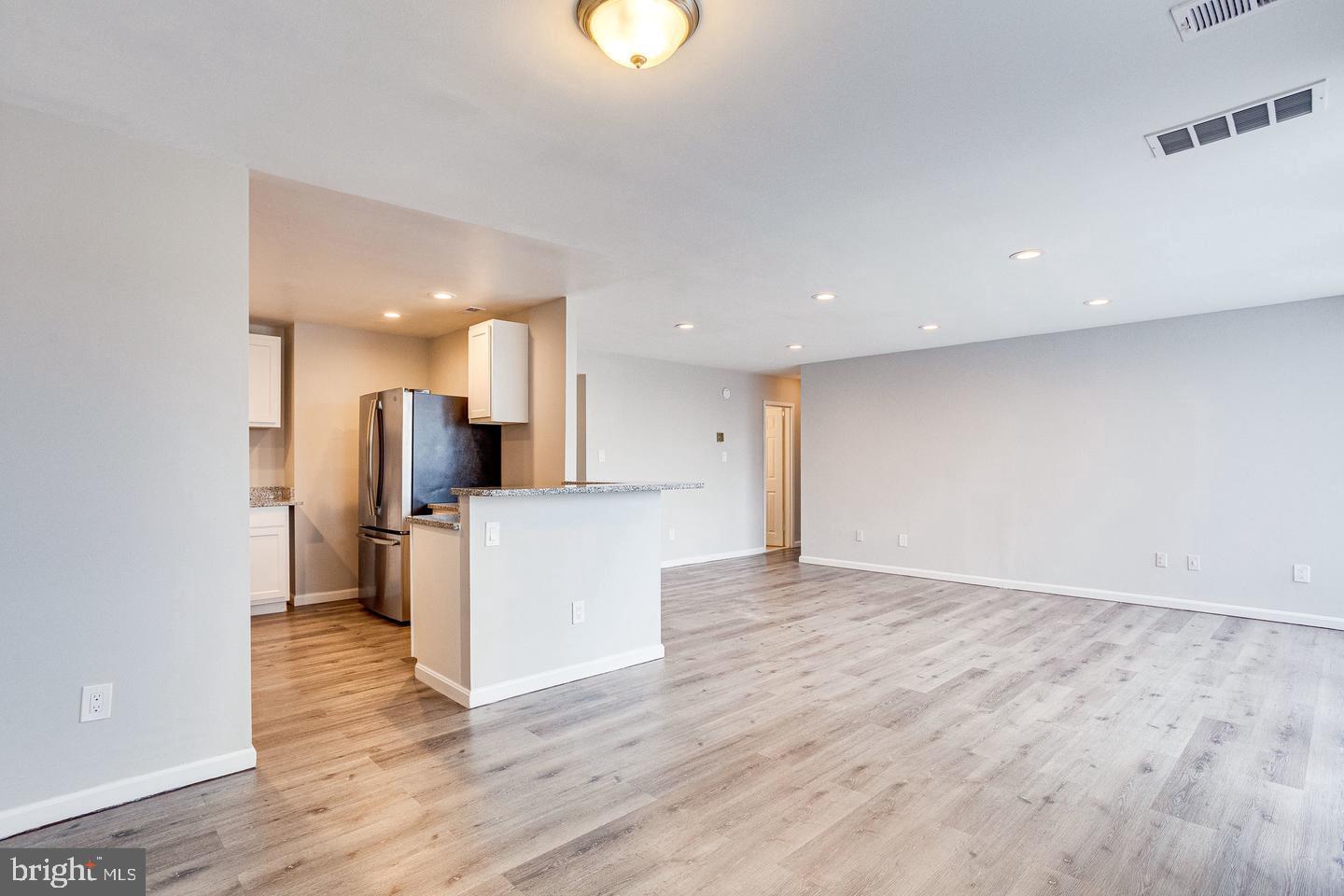 PRESIDENTIAL TOWERS - Residential