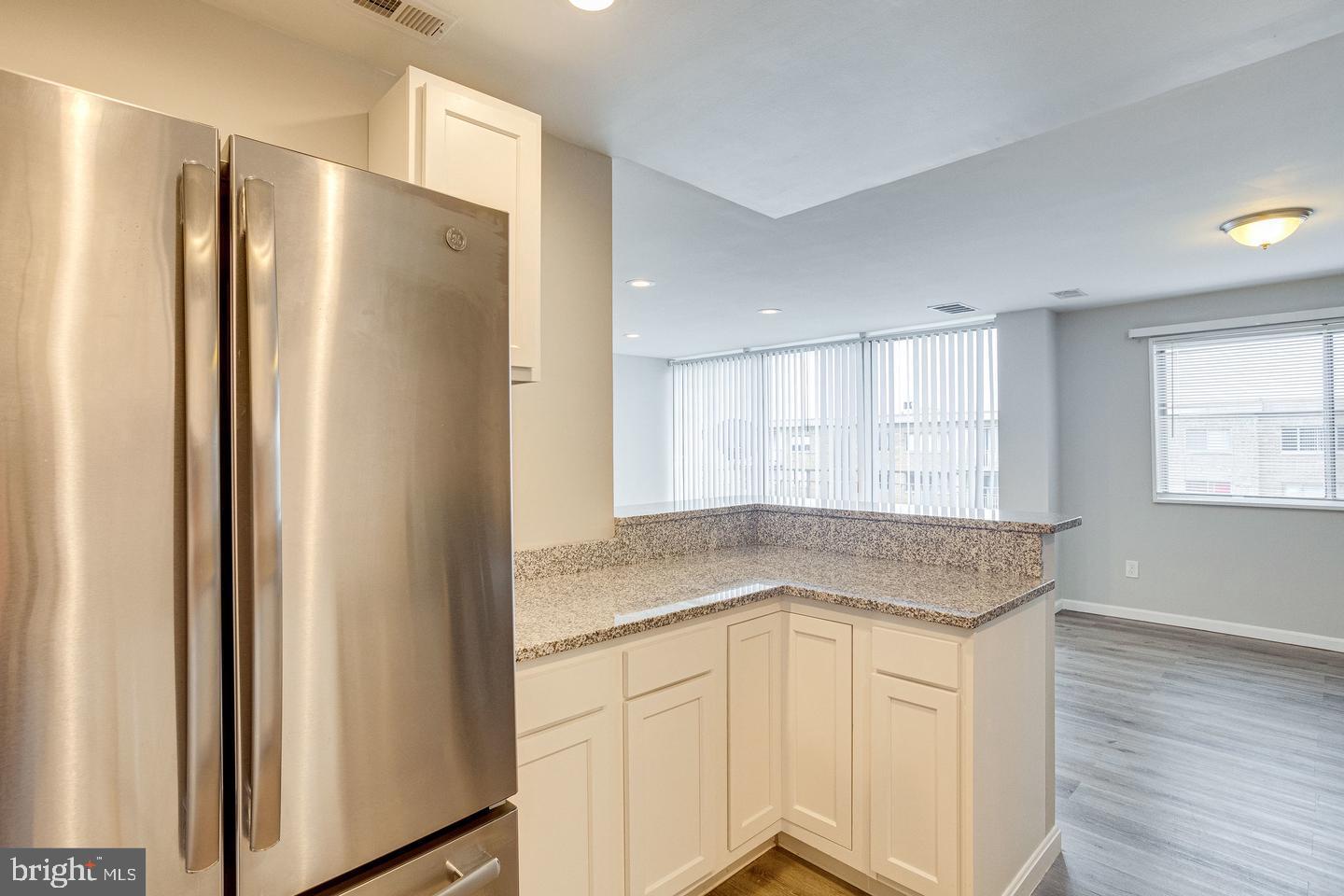 PRESIDENTIAL TOWERS - Residential