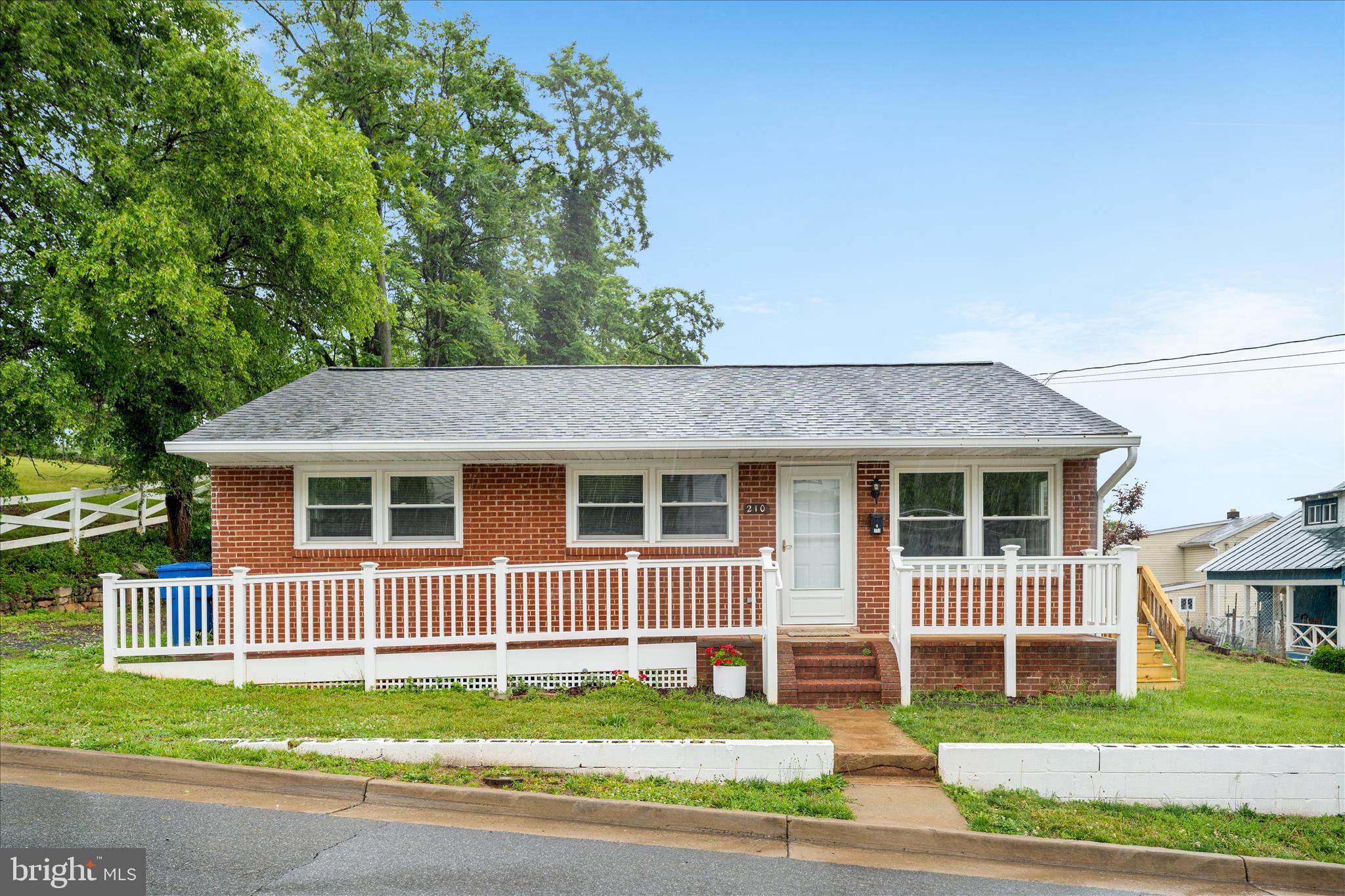 WEST SIDE - Residential