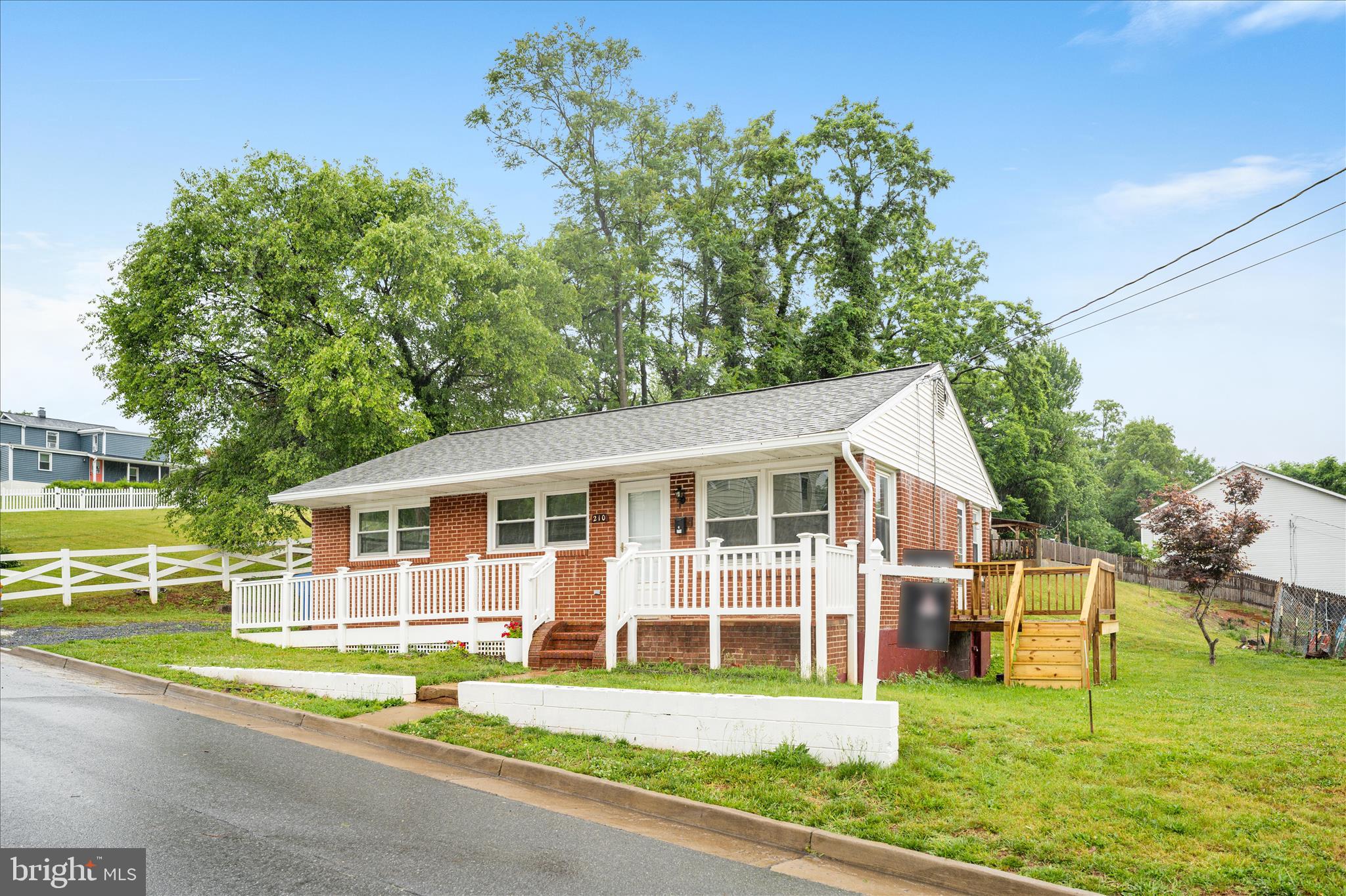WEST SIDE - Residential
