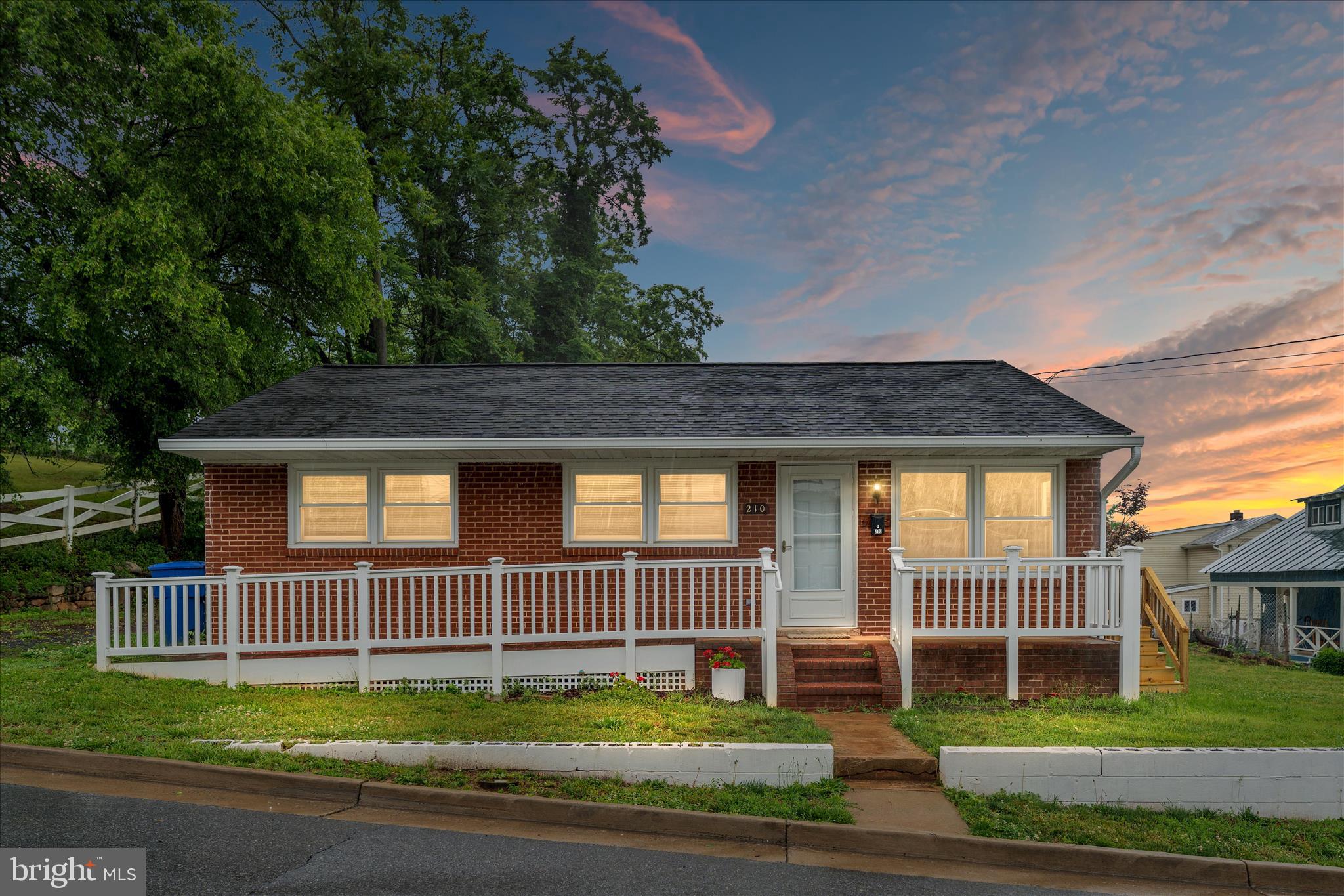 WEST SIDE - Residential