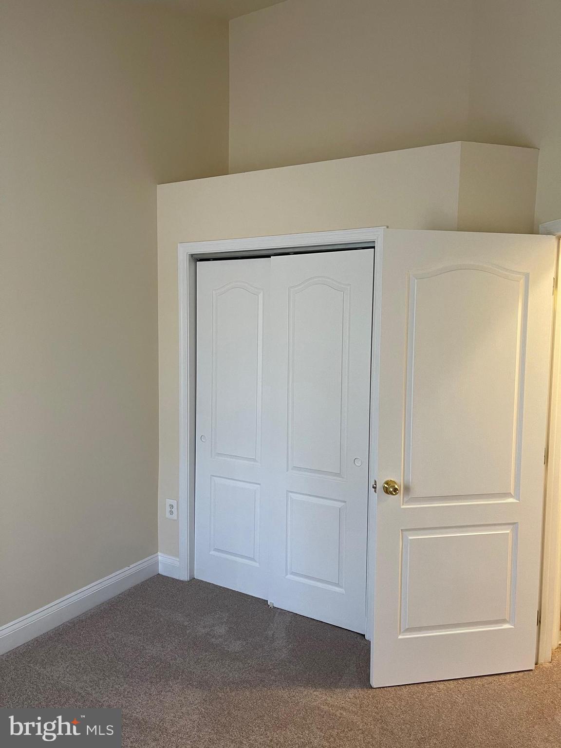 KING FARM WATKINS POND - Residential Lease