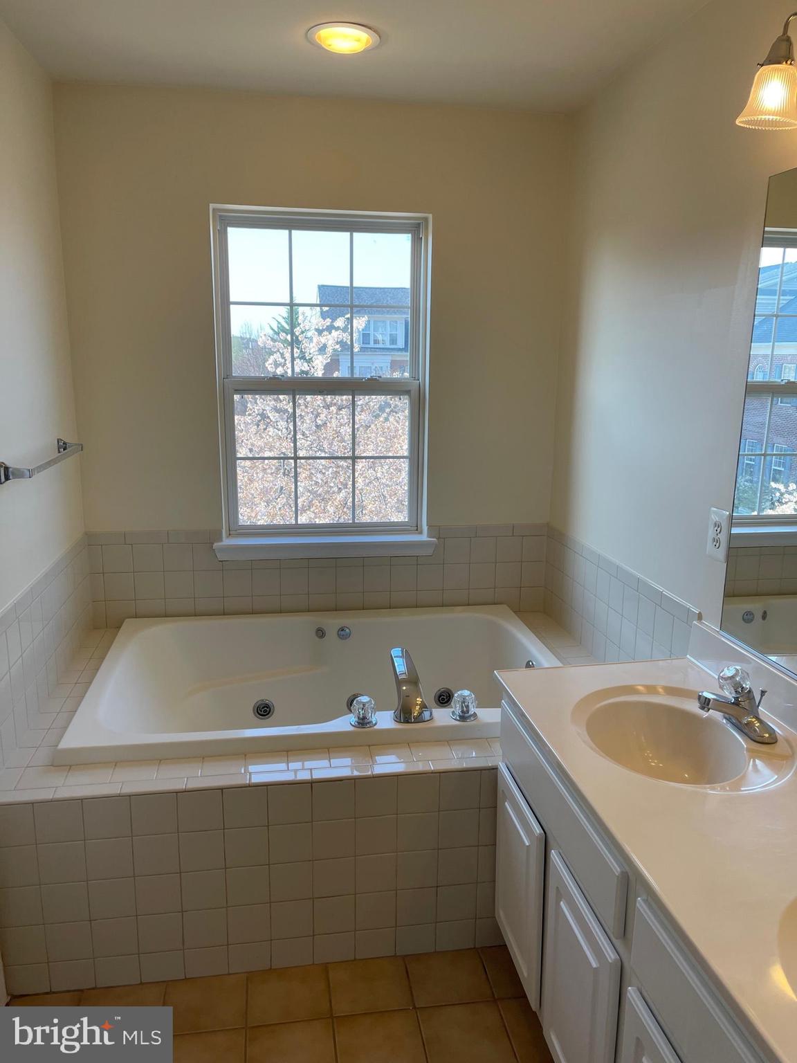 KING FARM WATKINS POND - Residential Lease