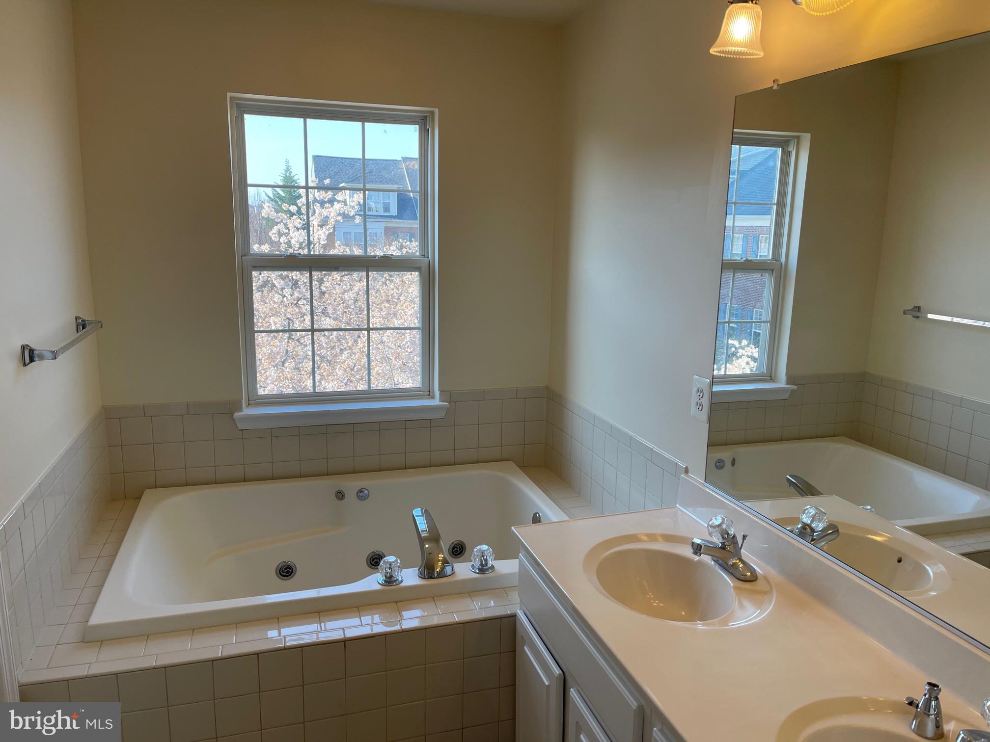 KING FARM WATKINS POND - Residential Lease