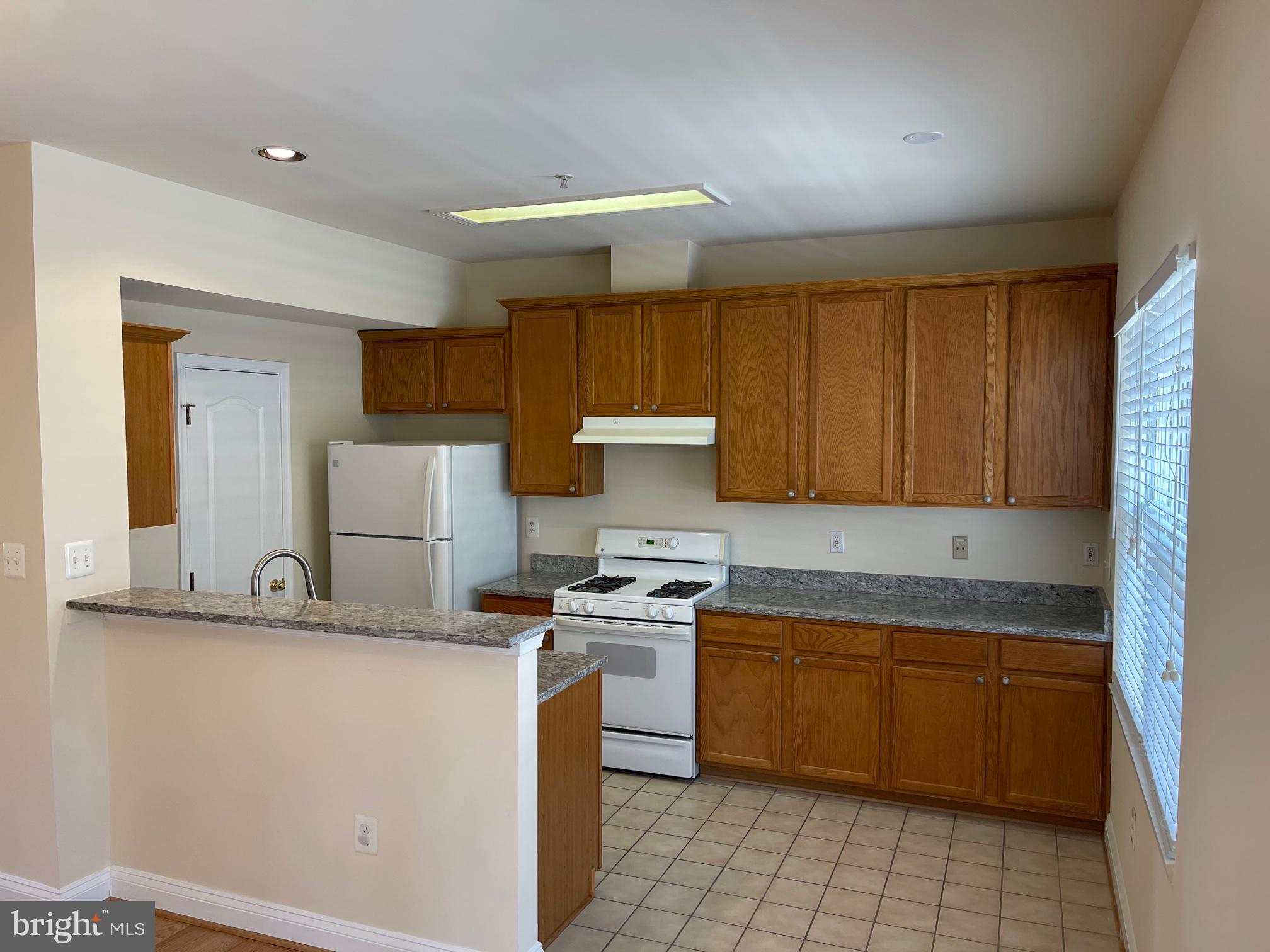 KING FARM WATKINS POND - Residential Lease