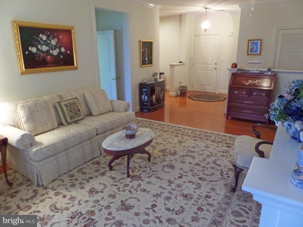 $30K LESS THEN BUILDER'S W/NICER UPGRADES. 1 CAR GARAGE. DBL ELEVATORS. HWD IN KIT/FOYER & LIV RM. OPEN FLR PLAN W/EAT-IN KIT-GRANITE C-TOPS, SS APPL'S-FLAT TOP STOVE, NEW FRIG W/ICE MKR, NEW DISHWASHER & B-IN MICRO. ALL NEW WINDOWS. CROWN MOLDING. MSTR STE W/W-IN CLOSET, C-TILE W-IN SHOWER W/SEAT & DBL VANITY. LIV RM W/SLIDER TO BALCONY. IN BLDG SOCIAL RM W/FITNESS EQUIP. BLDG GENERATOR. 55+COMM