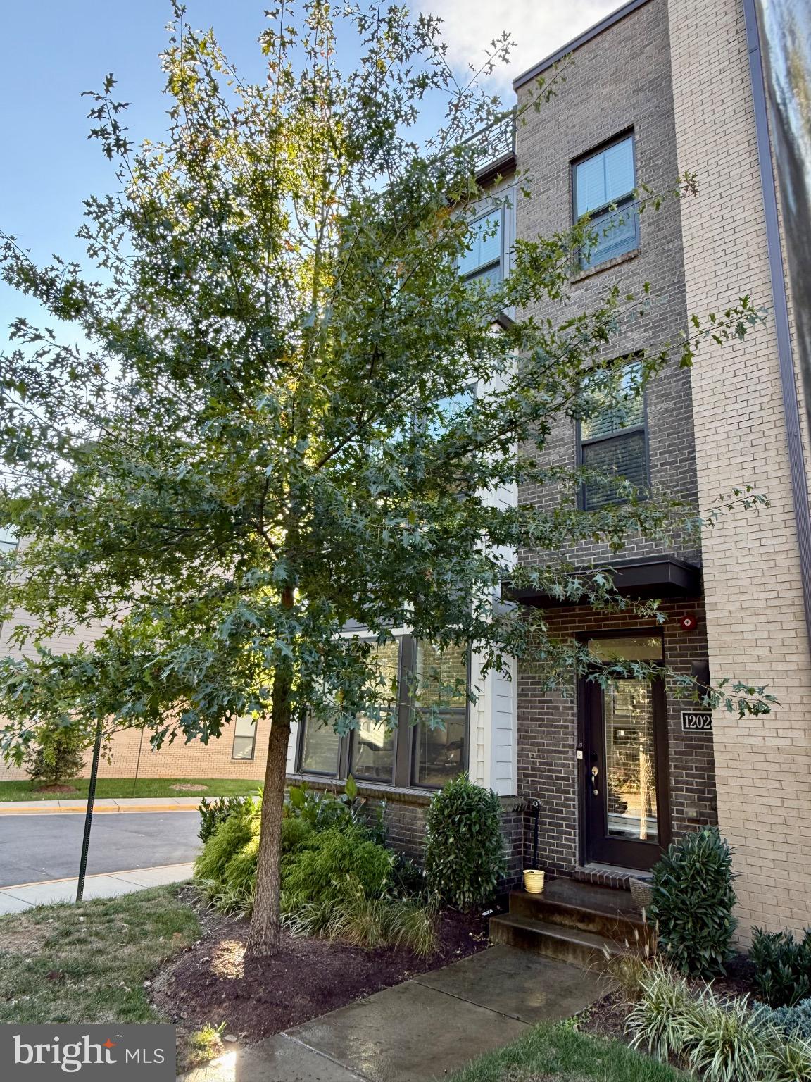 TALL OAKS - Residential Lease