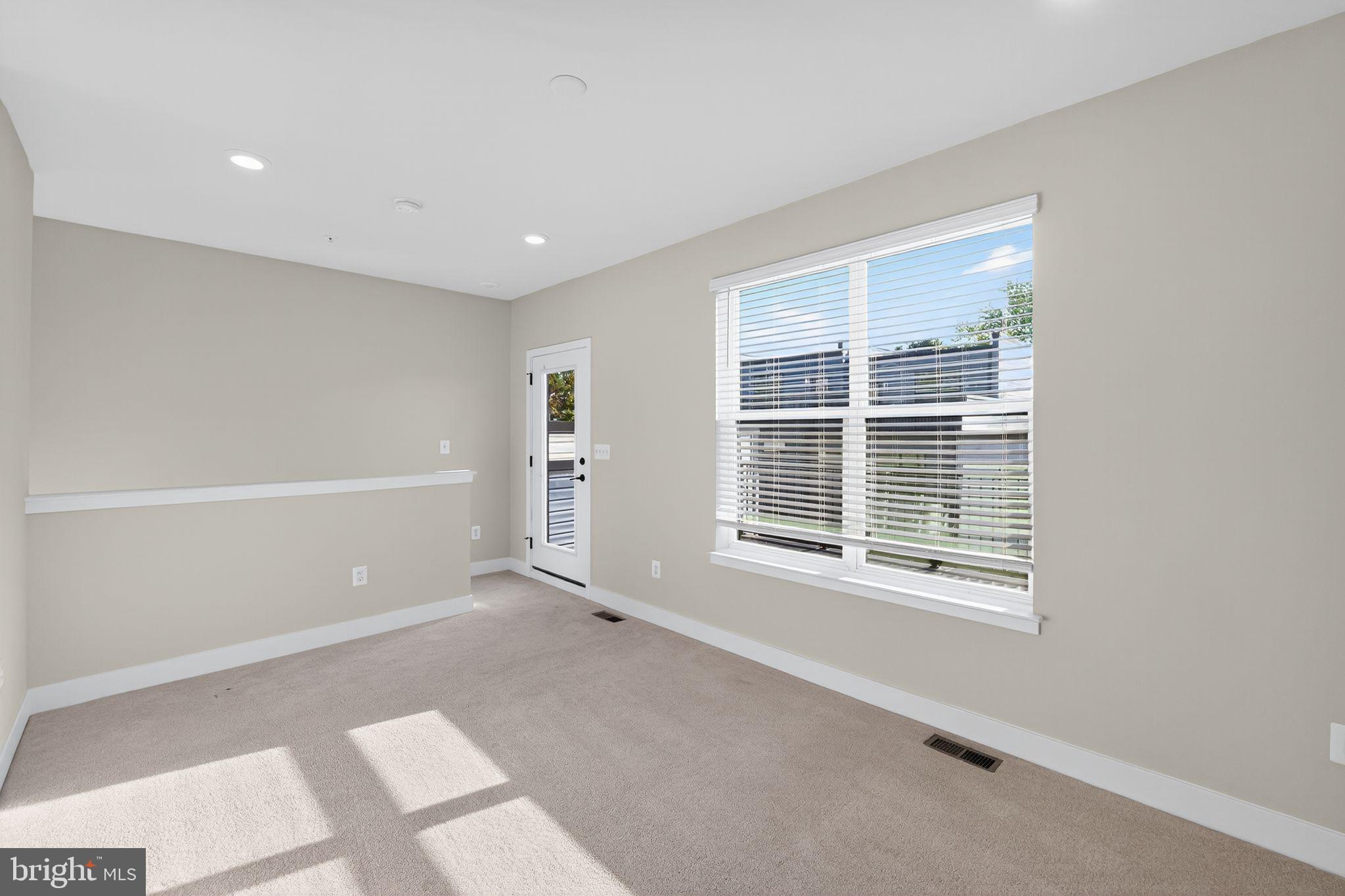 MEDFIELD - Residential