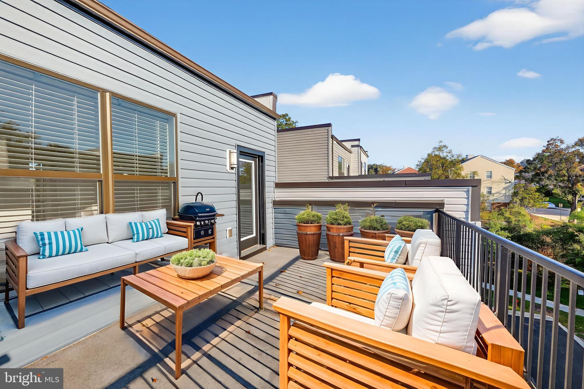 MEDFIELD - Residential