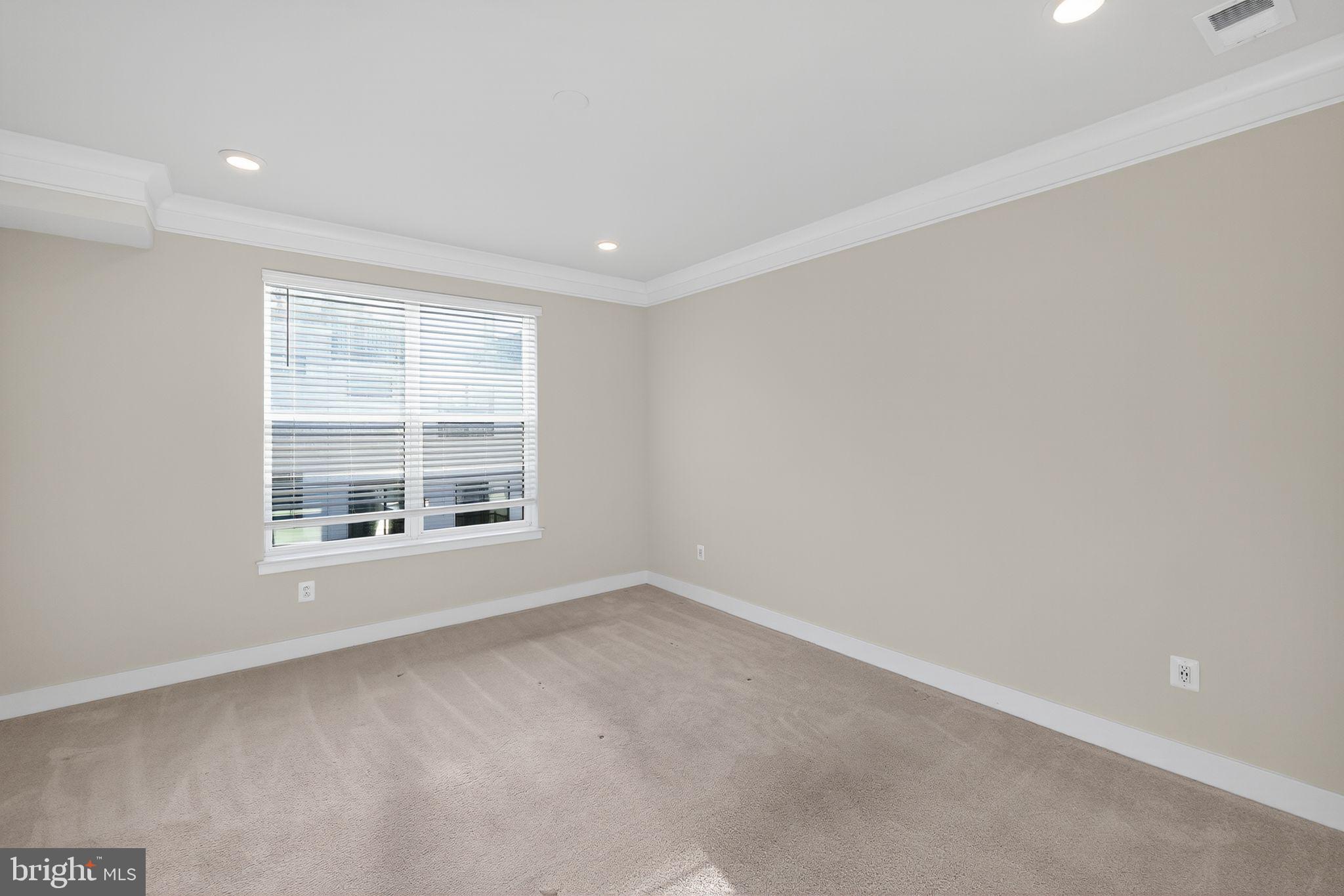 MEDFIELD - Residential