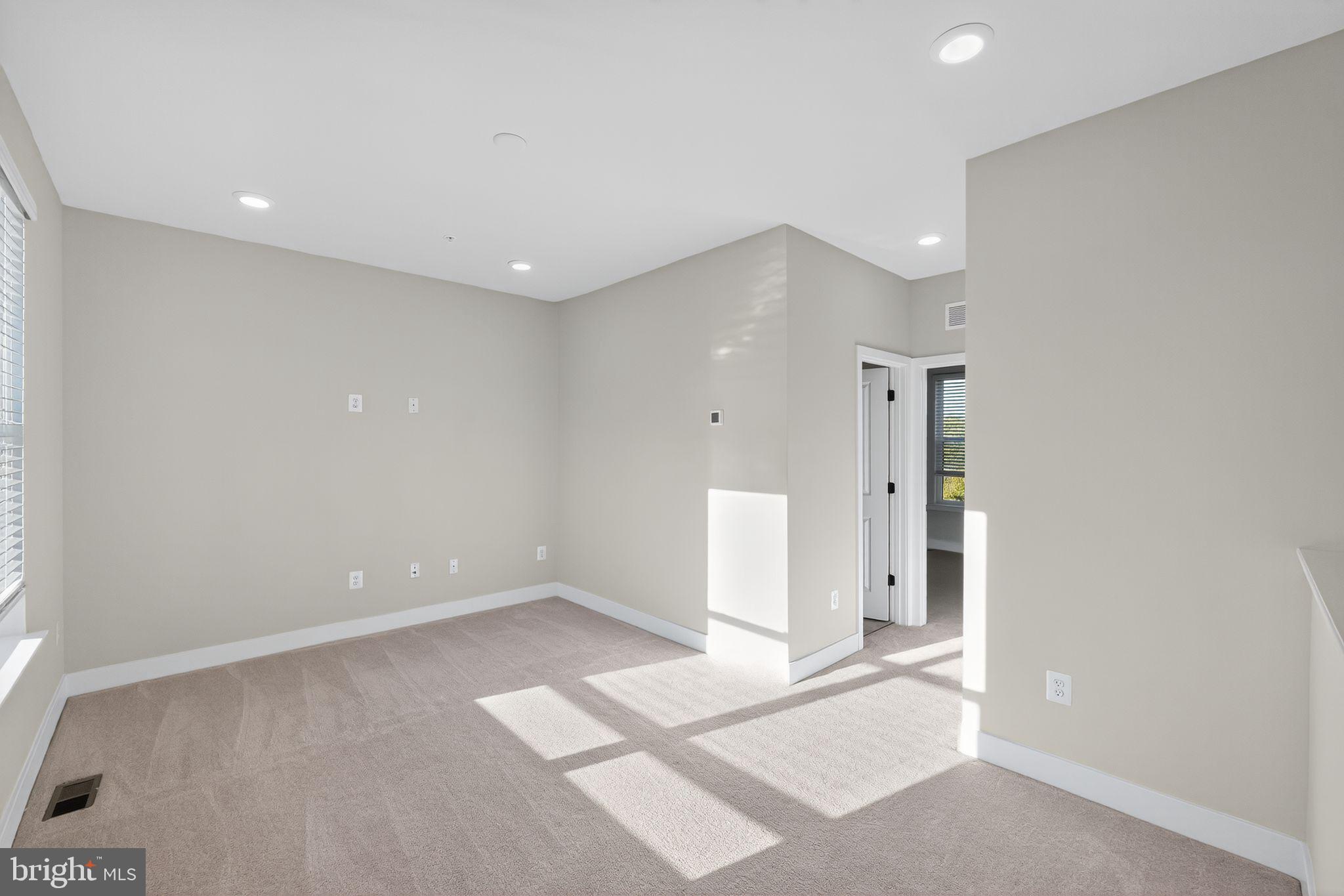 MEDFIELD - Residential