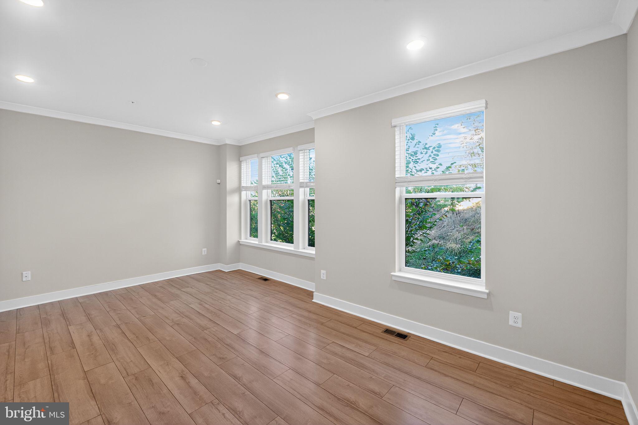 MEDFIELD - Residential