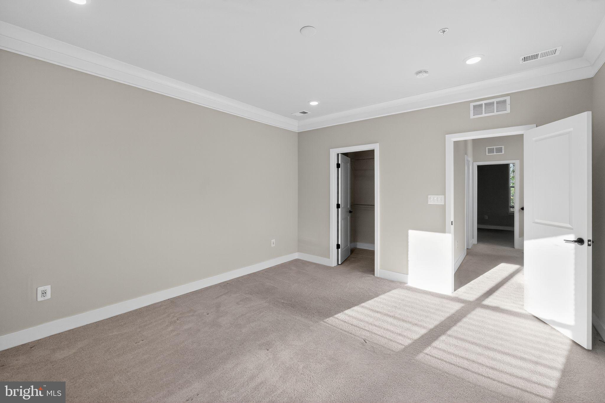 MEDFIELD - Residential