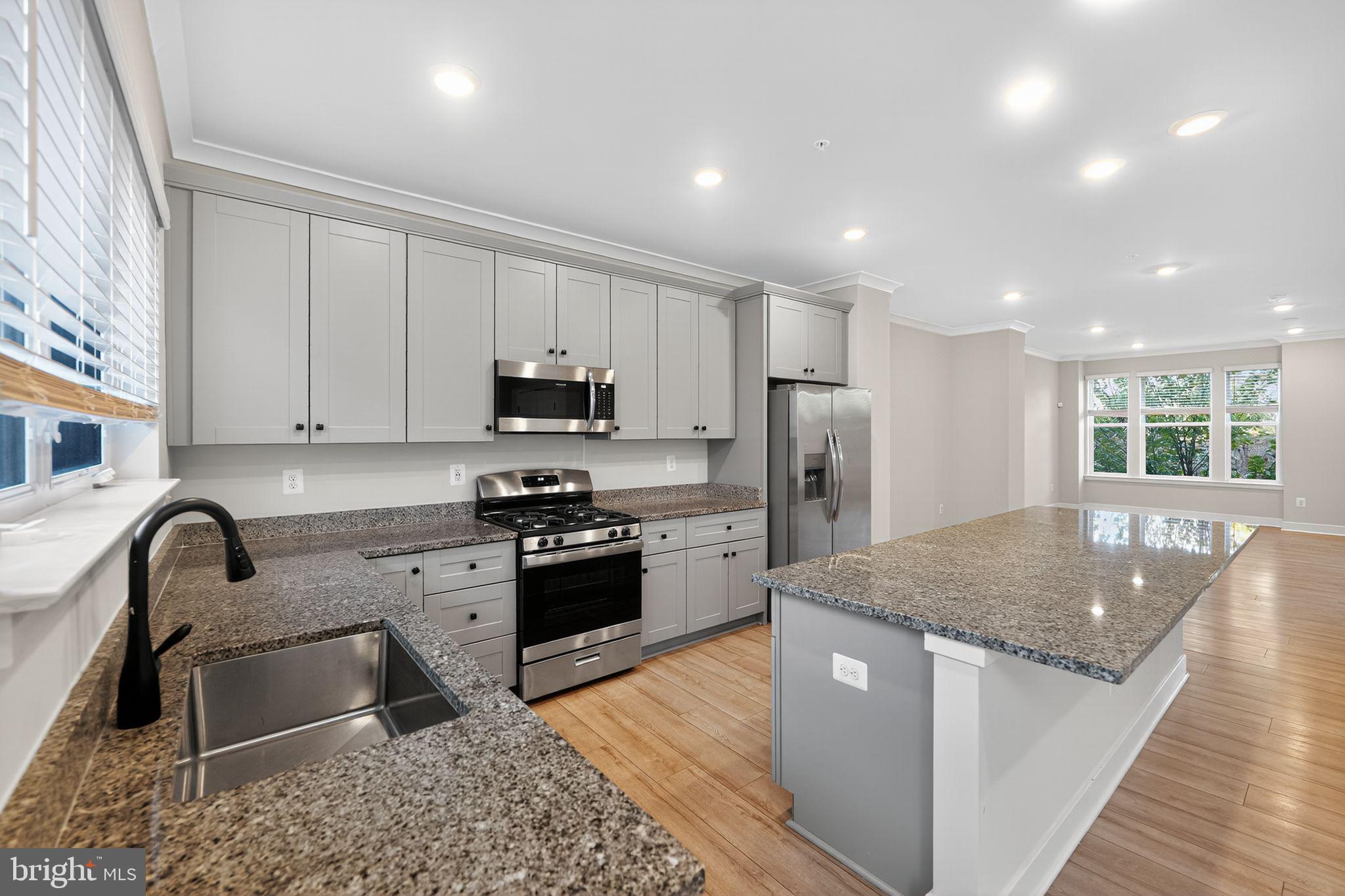 MEDFIELD - Residential