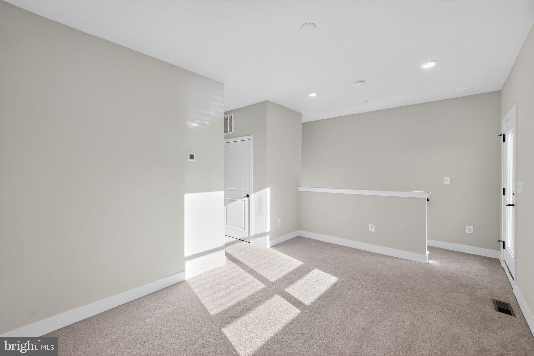 MEDFIELD - Residential