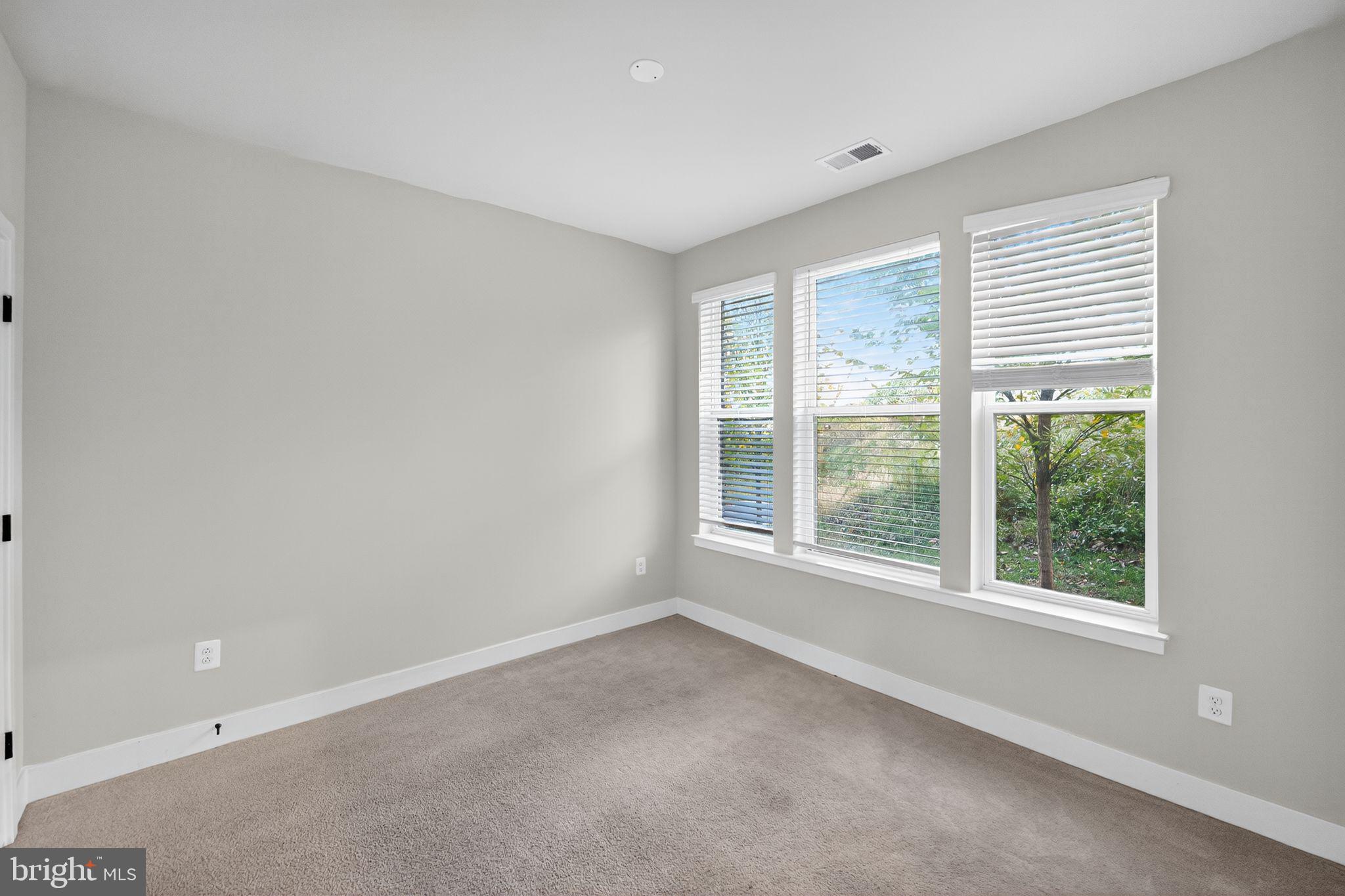 MEDFIELD - Residential