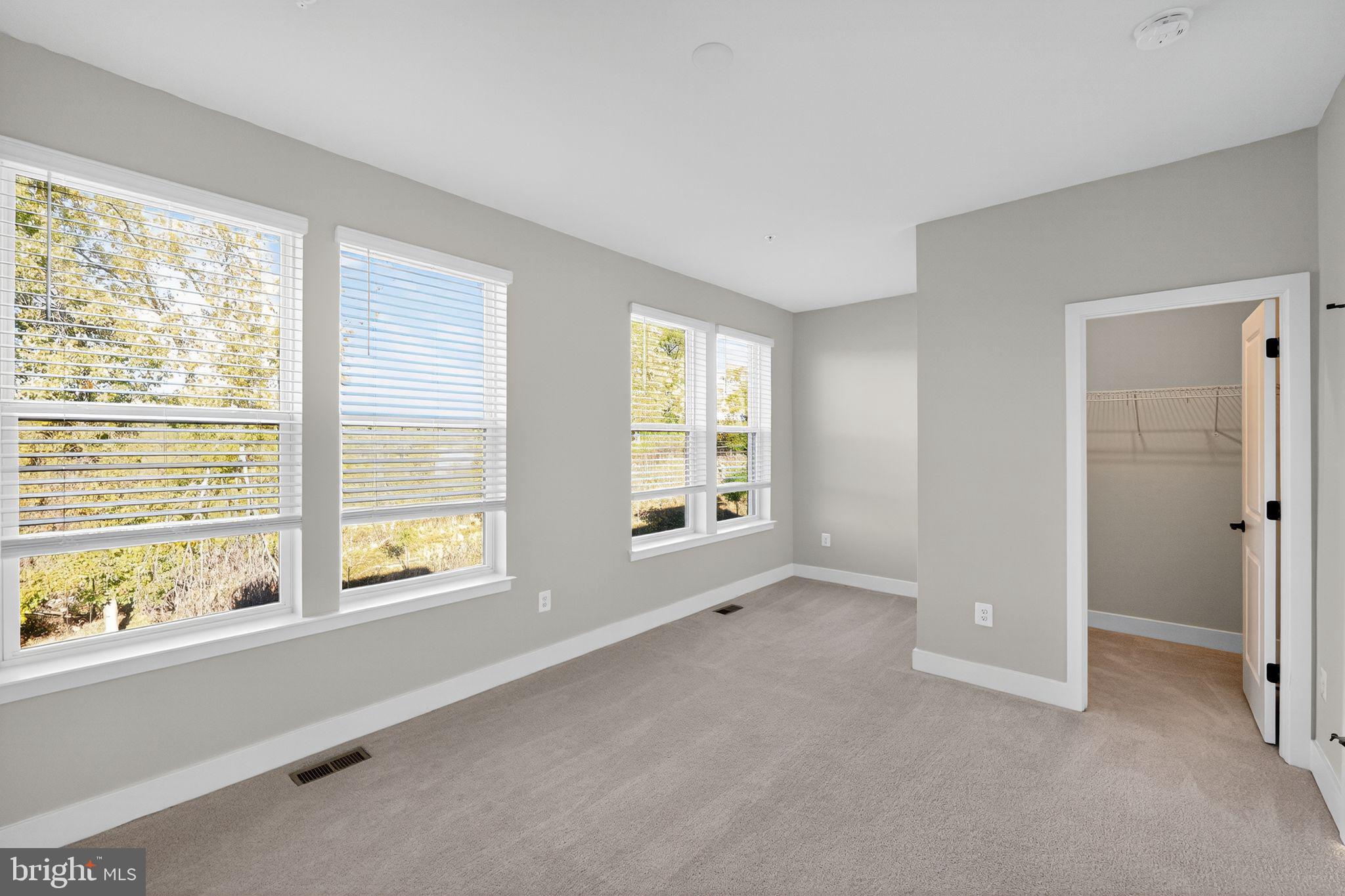 MEDFIELD - Residential