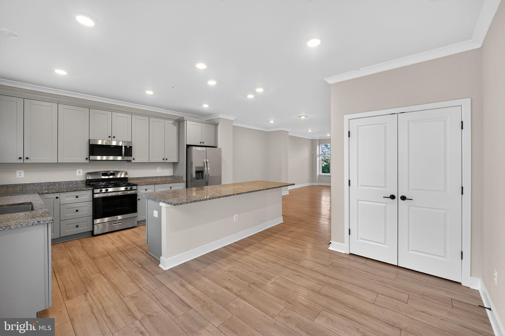 MEDFIELD - Residential