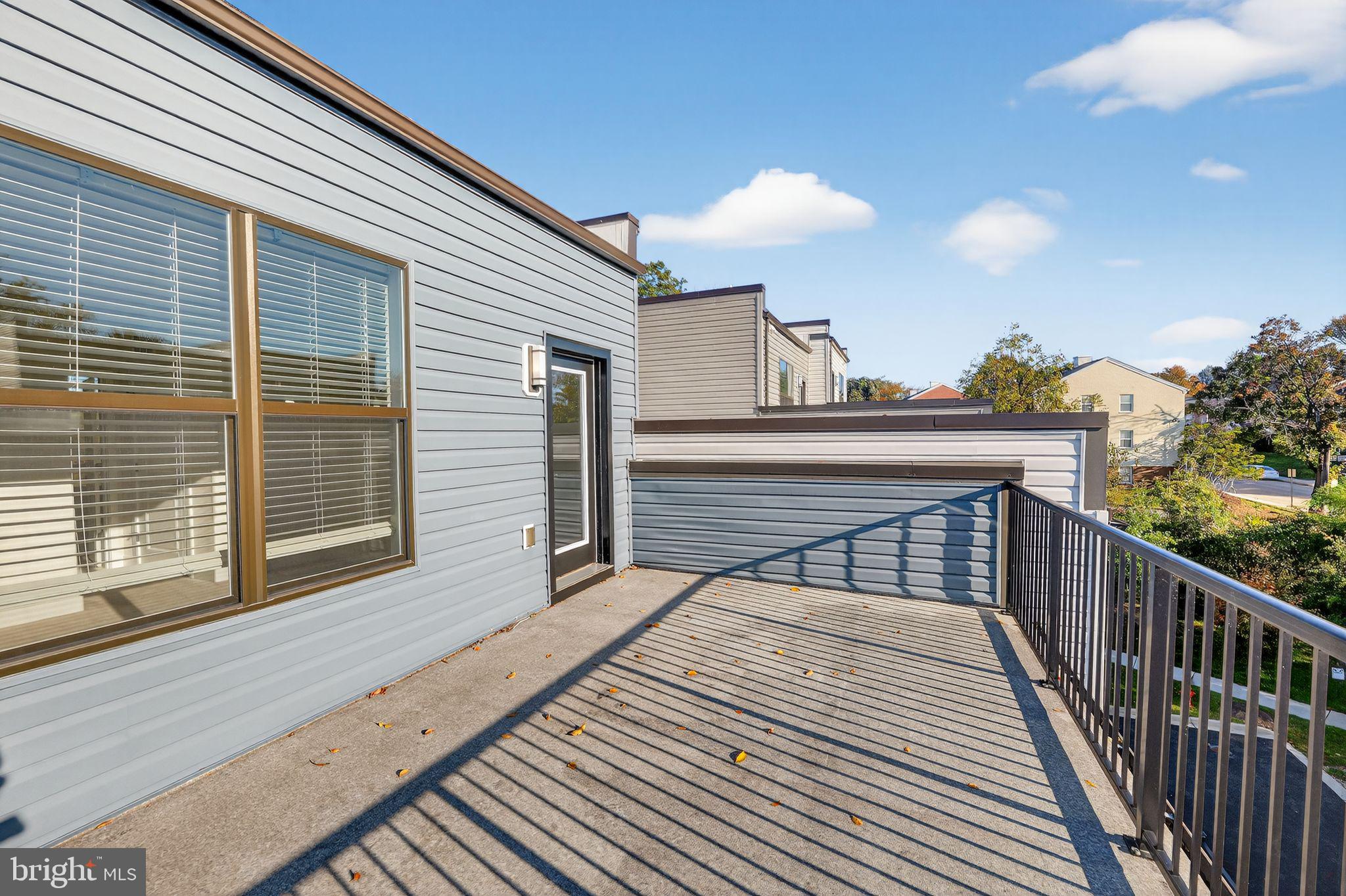 MEDFIELD - Residential