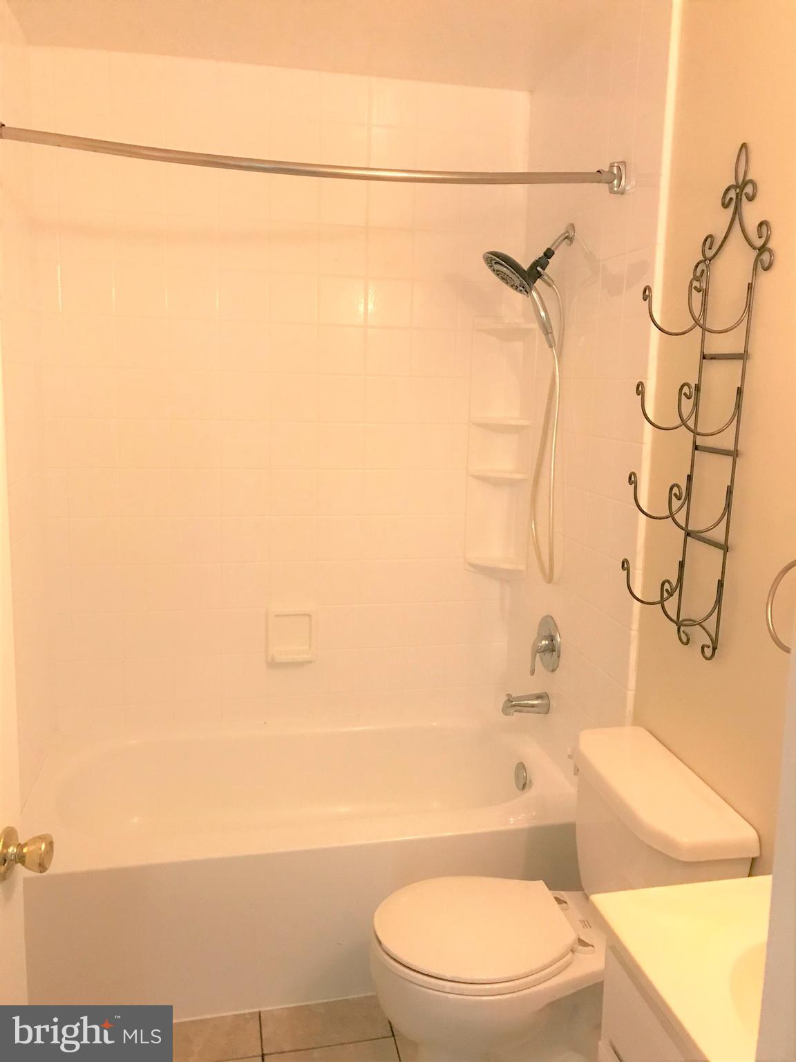 FOUR SEASONS ESTATES - Residential Lease