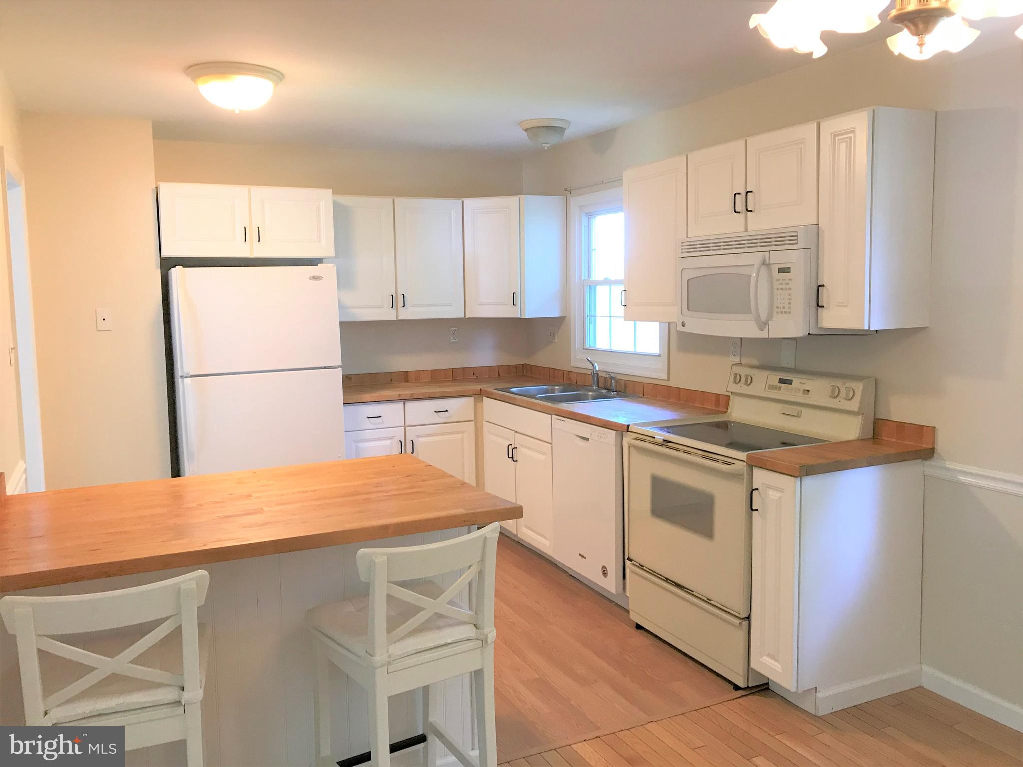 FOUR SEASONS ESTATES - Residential Lease