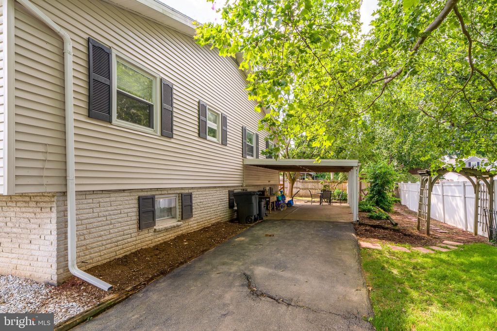 Photo of 404 W Marion Street, LITITZ, PA 17543 (MLS # PALA2072610)