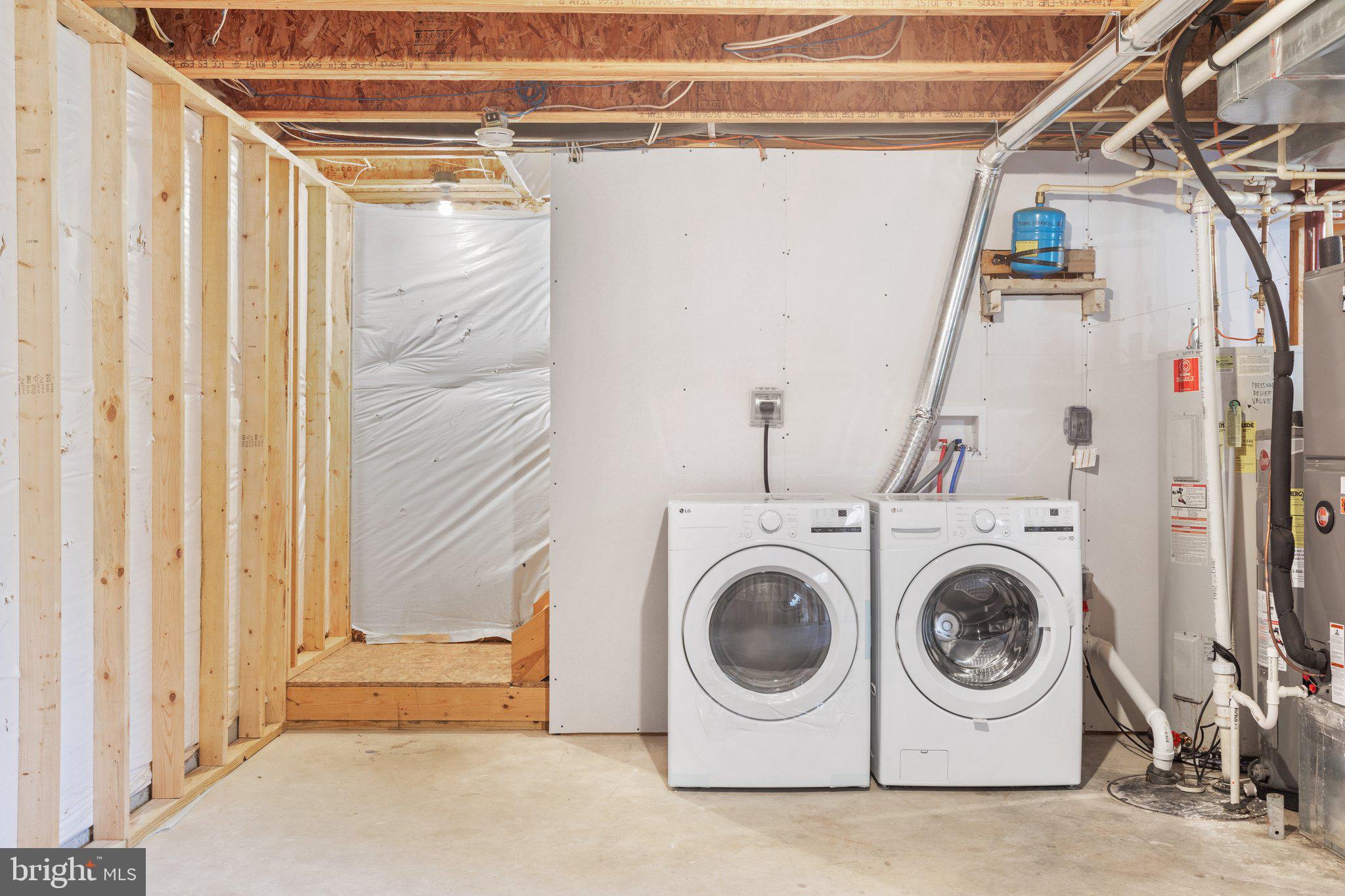 BENTWOOD ESTATES - Residential Lease