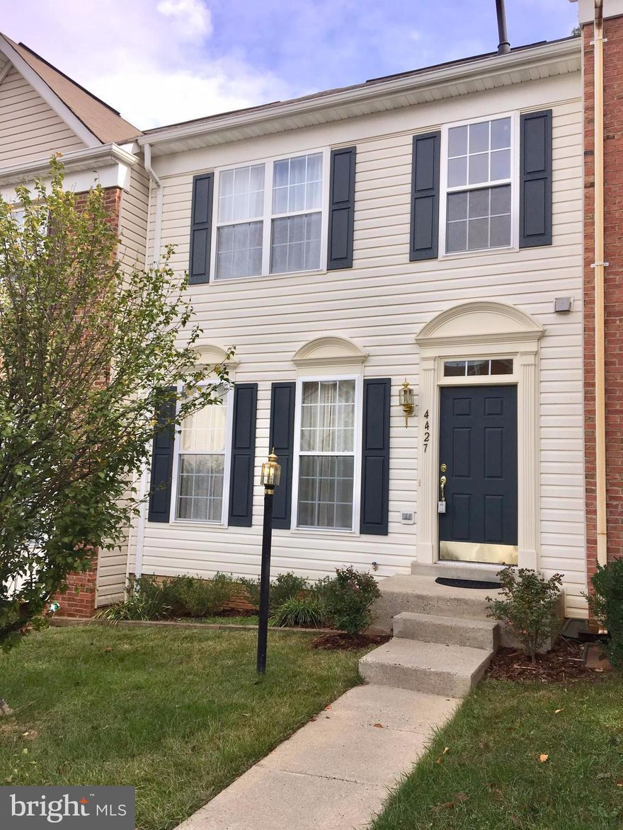 Just Reduced!!!You won't be disappointed, won't last, One owner.. come on in view this wonderful well maintained TH,3BR 3FB 1HB, large living room leading to large kitchen with island with large dining area,featuring many upgrades including brand new carpet, Fresh paint, newer appliances and furnace,light fixtures,Upgraded kitchen floors and upgraded bathrooms. Great location near shops and more.