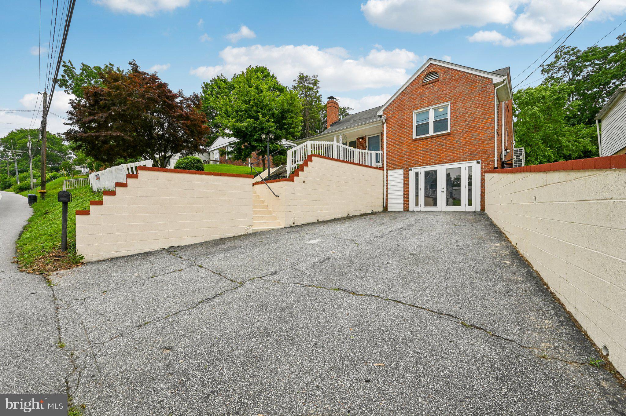 318 E MAIN STREET