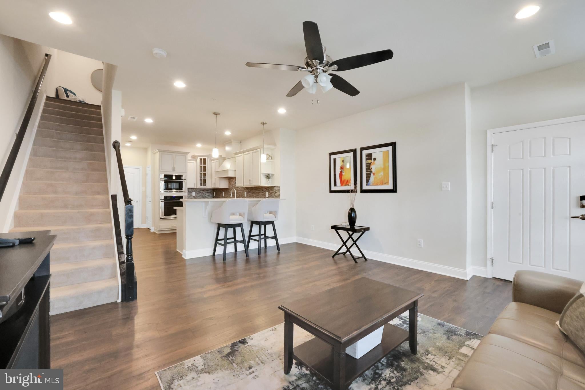OXFORD SQUARE - Residential