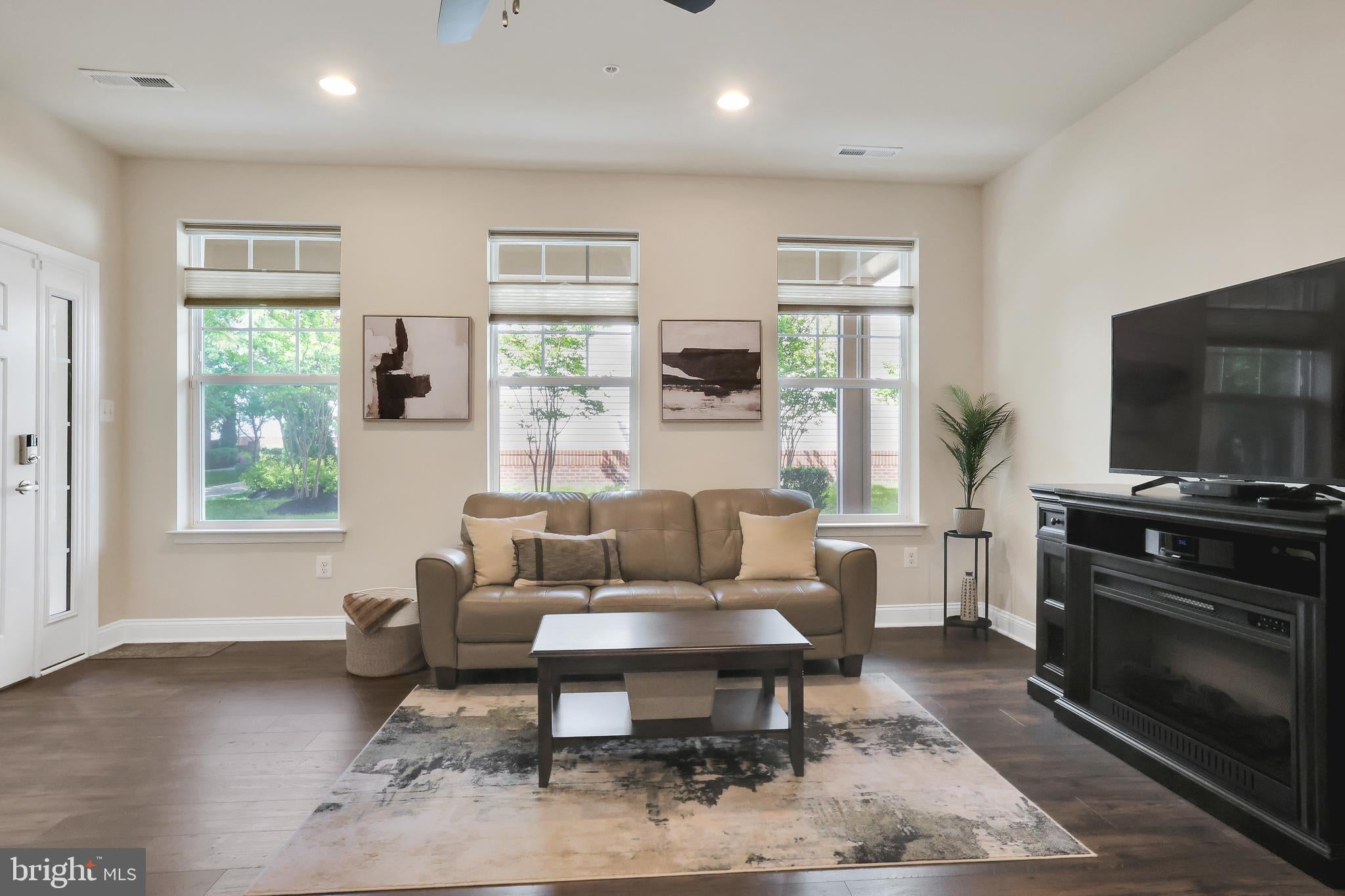 OXFORD SQUARE - Residential
