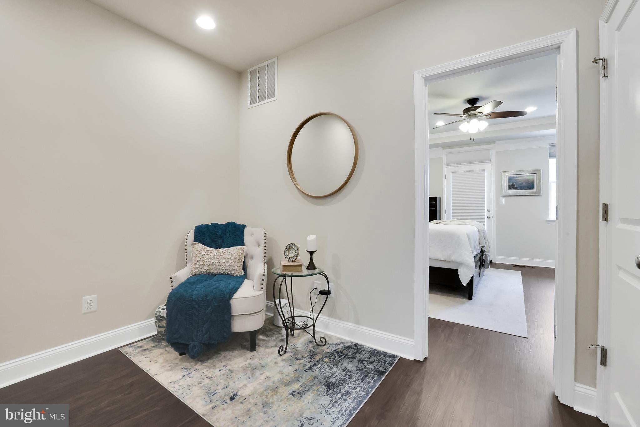 OXFORD SQUARE - Residential