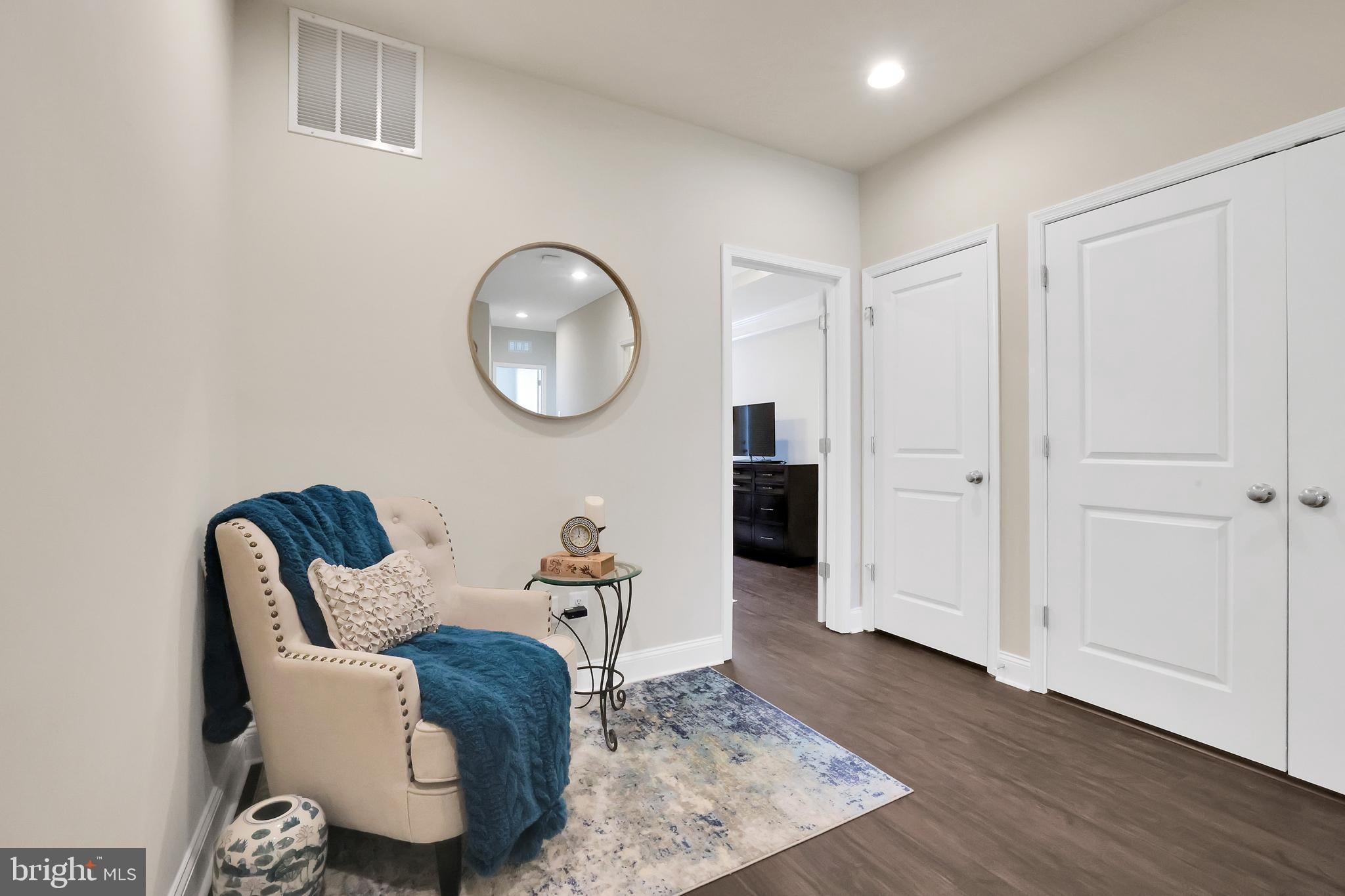 OXFORD SQUARE - Residential