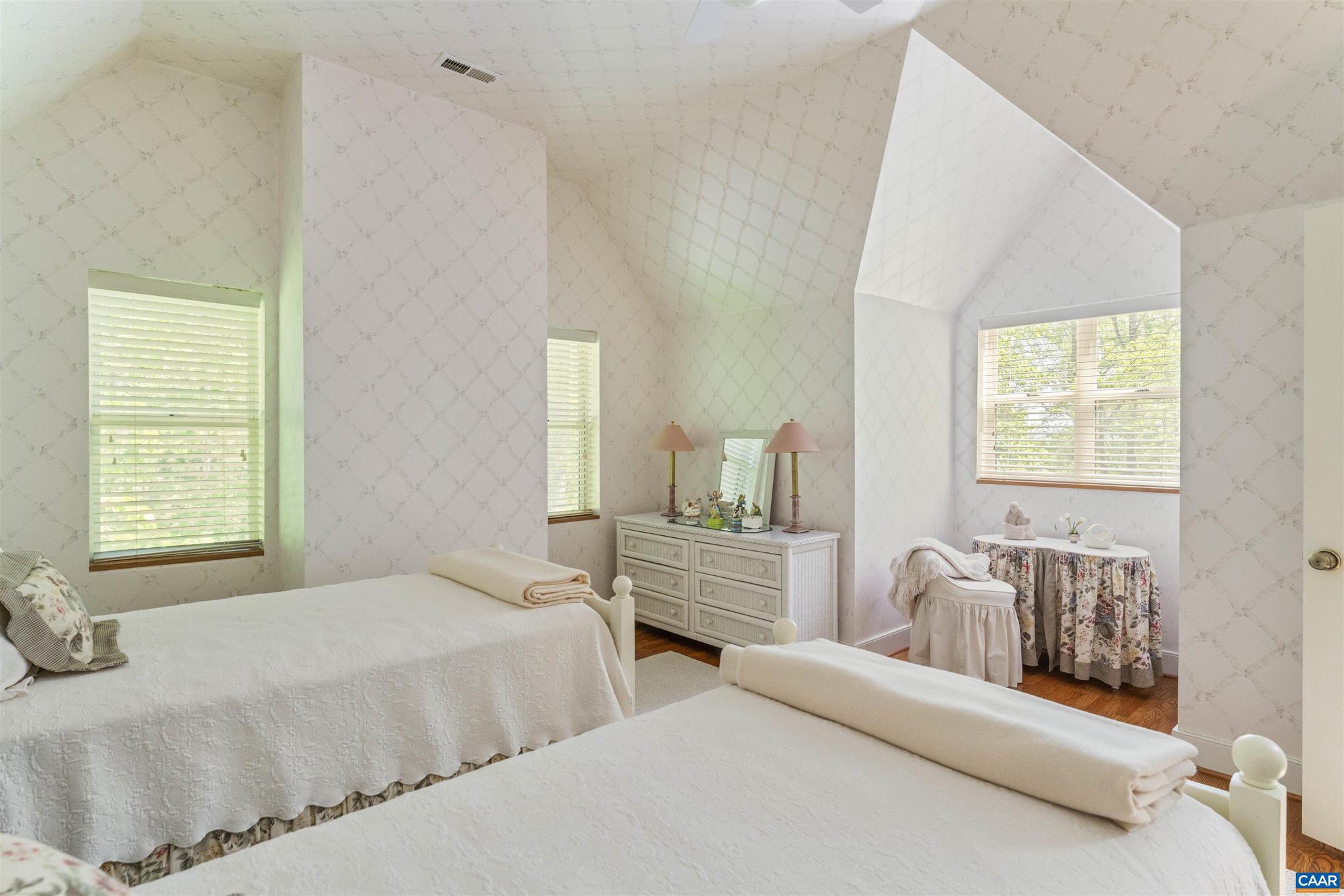 EDNAM FOREST - Residential