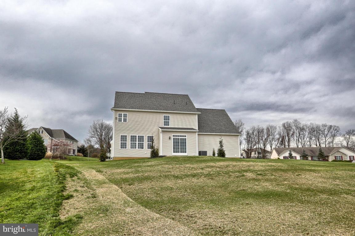 COUNTRY MEADOWS - Residential
