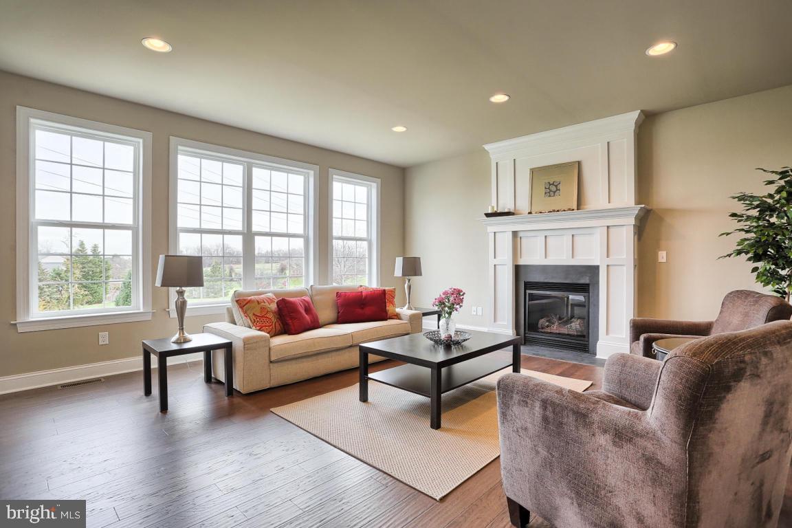 COUNTRY MEADOWS - Residential