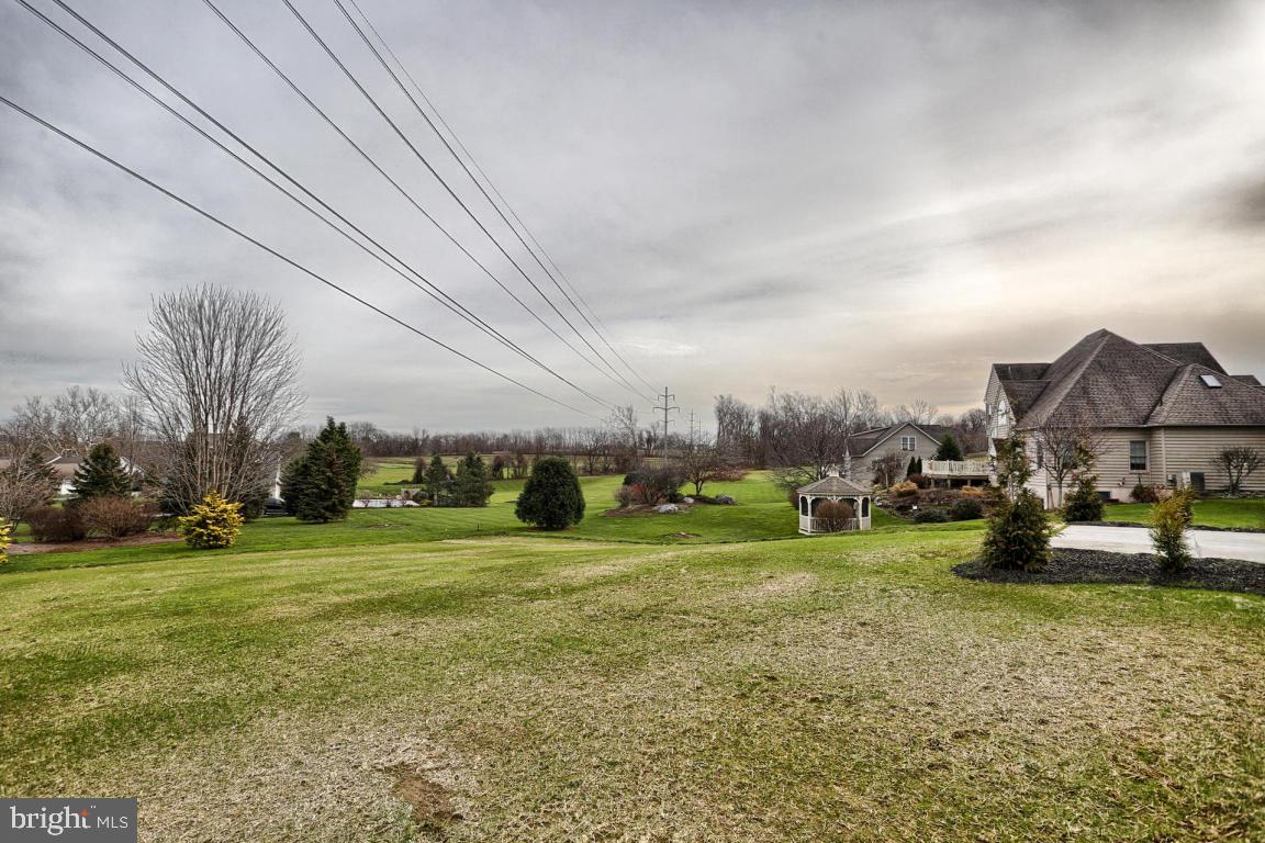 COUNTRY MEADOWS - Residential