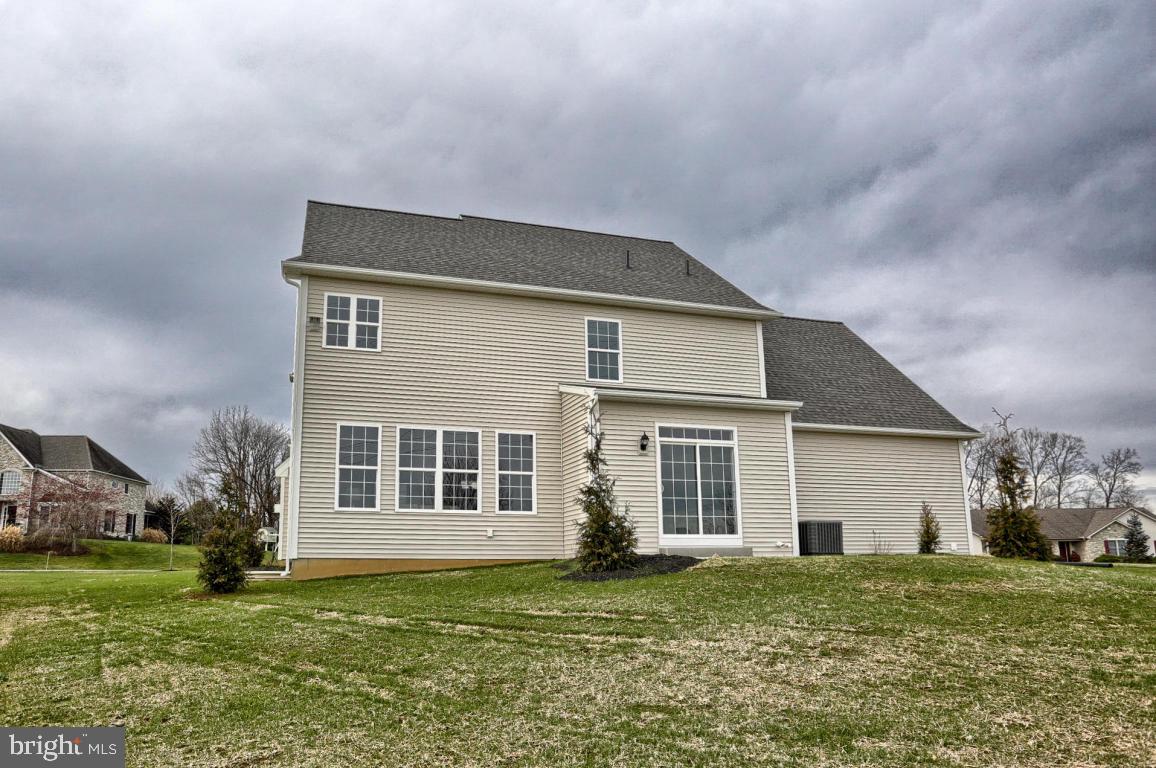 COUNTRY MEADOWS - Residential