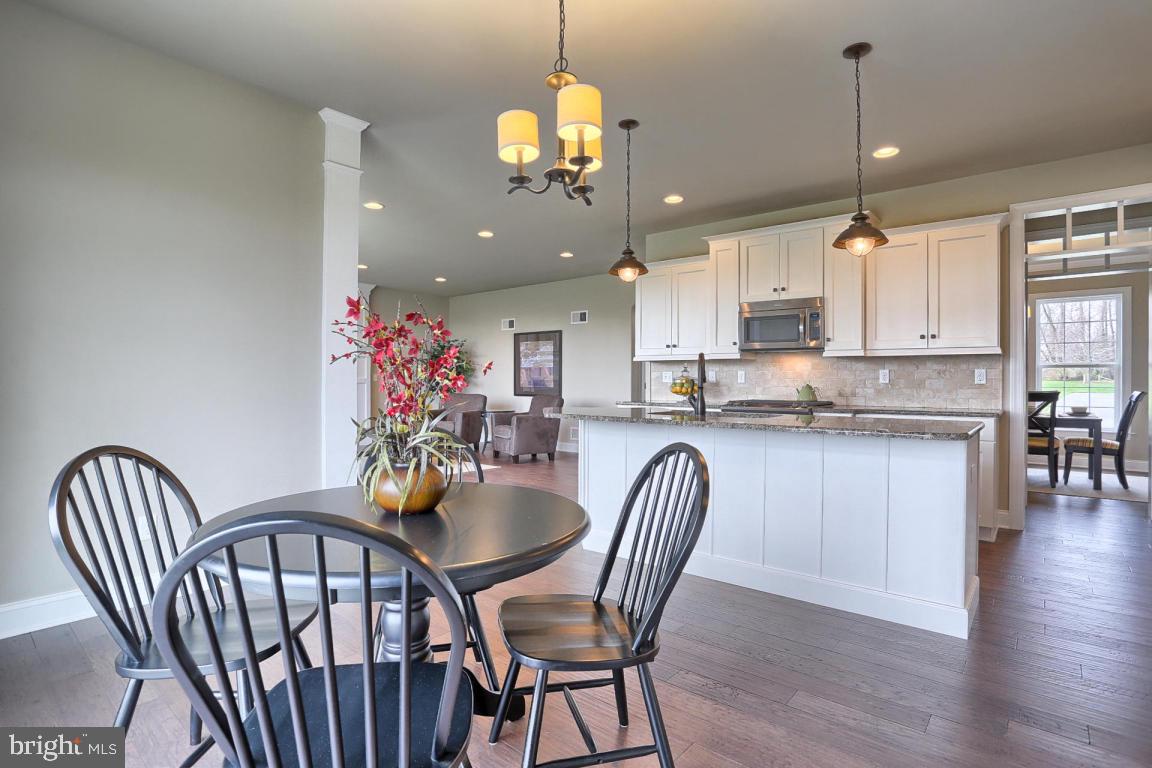 COUNTRY MEADOWS - Residential