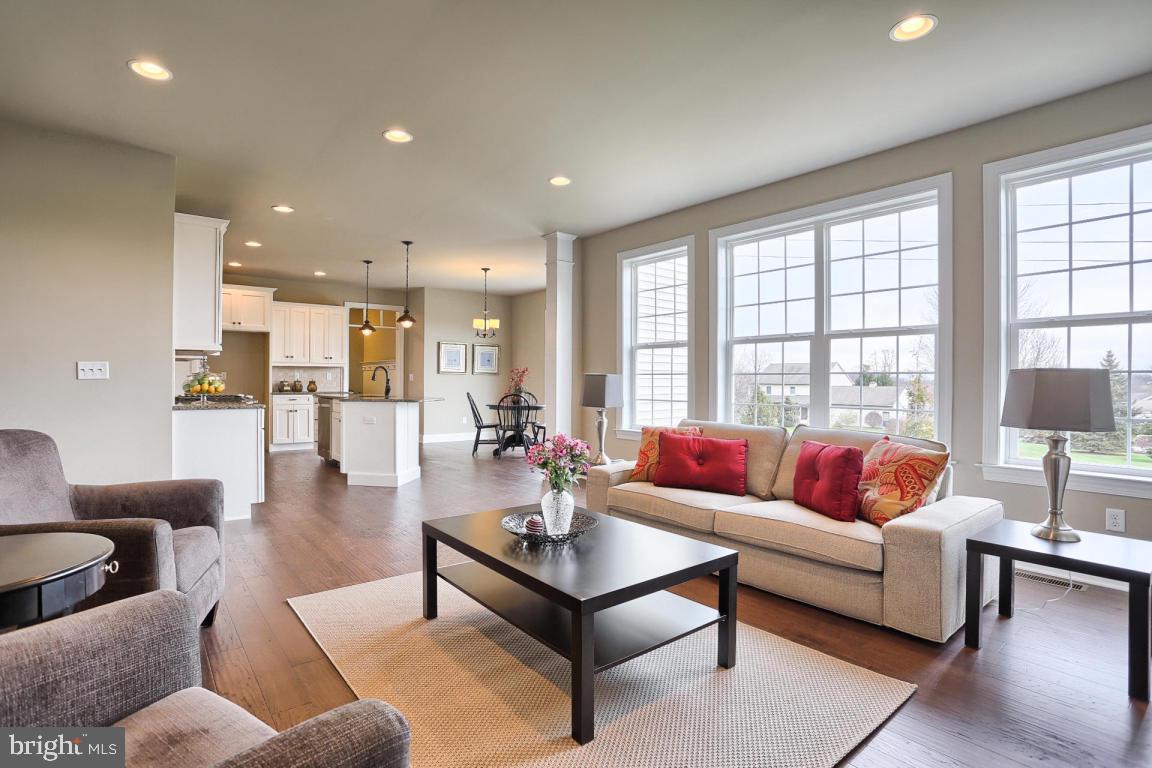 COUNTRY MEADOWS - Residential