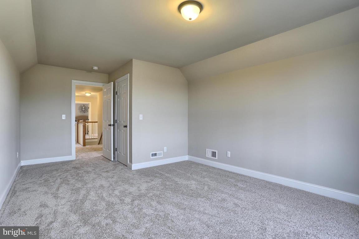 COUNTRY MEADOWS - Residential