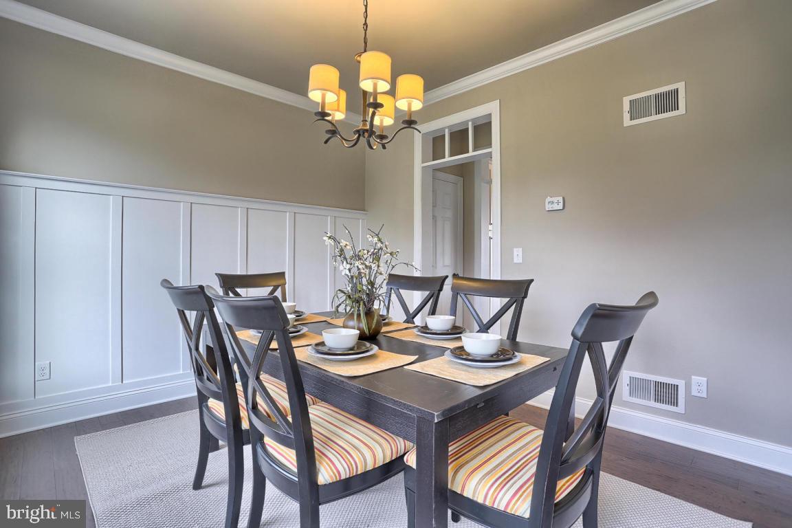 COUNTRY MEADOWS - Residential