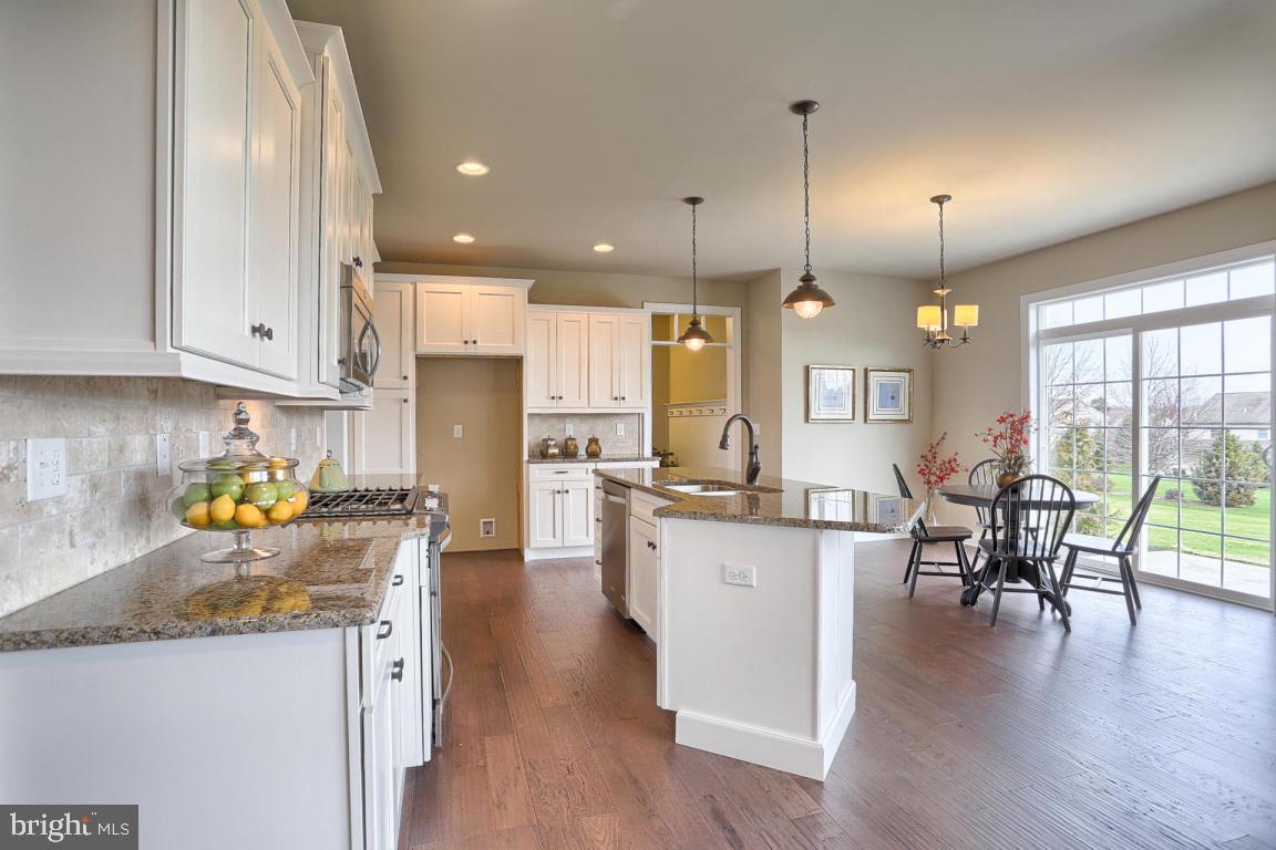 COUNTRY MEADOWS - Residential
