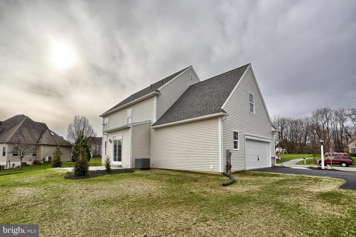COUNTRY MEADOWS - Residential