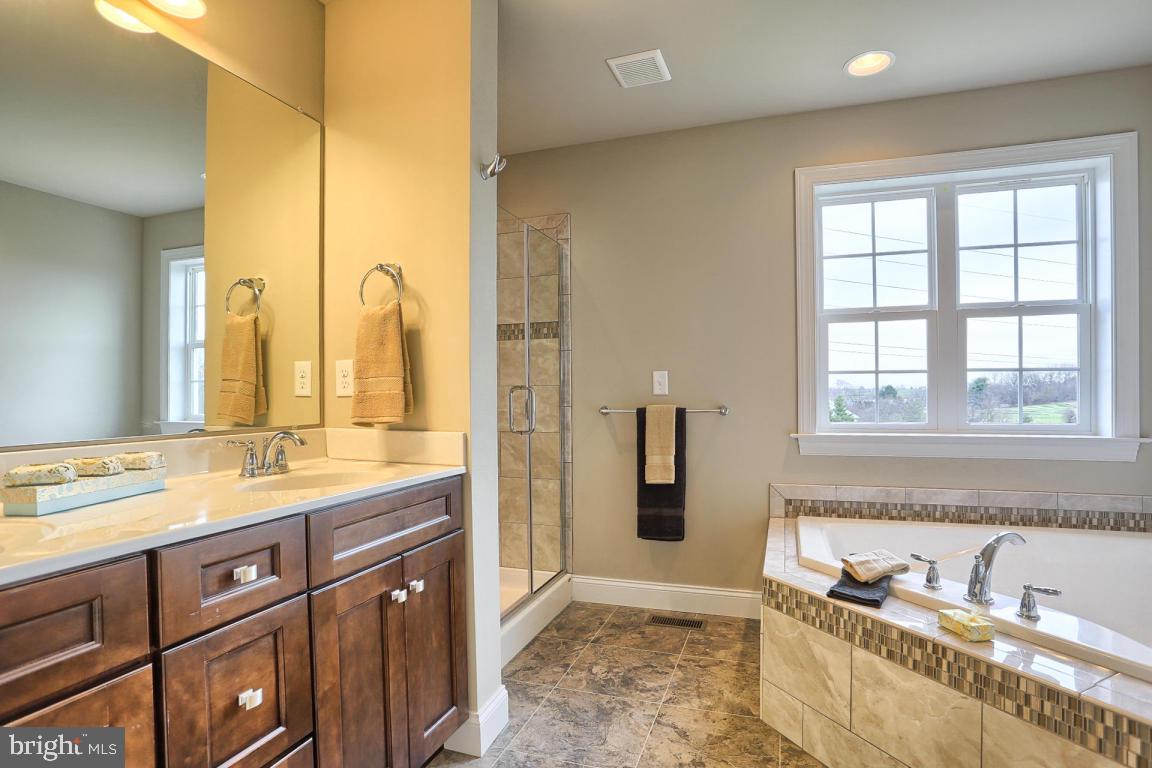 COUNTRY MEADOWS - Residential