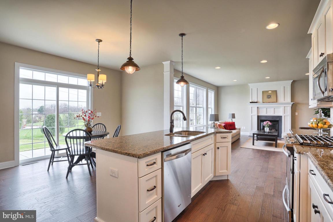 COUNTRY MEADOWS - Residential