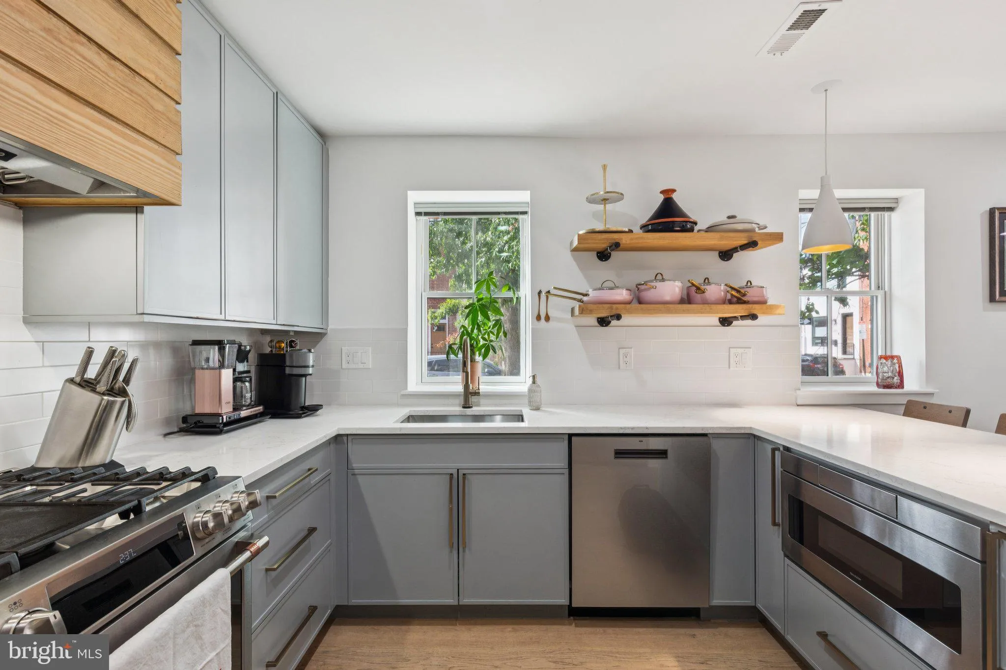 Philadelphia, Pennsylvania 19146, United States, 4 Bedrooms Bedrooms, ,3 BathroomsBathrooms,Residential,Active,224234