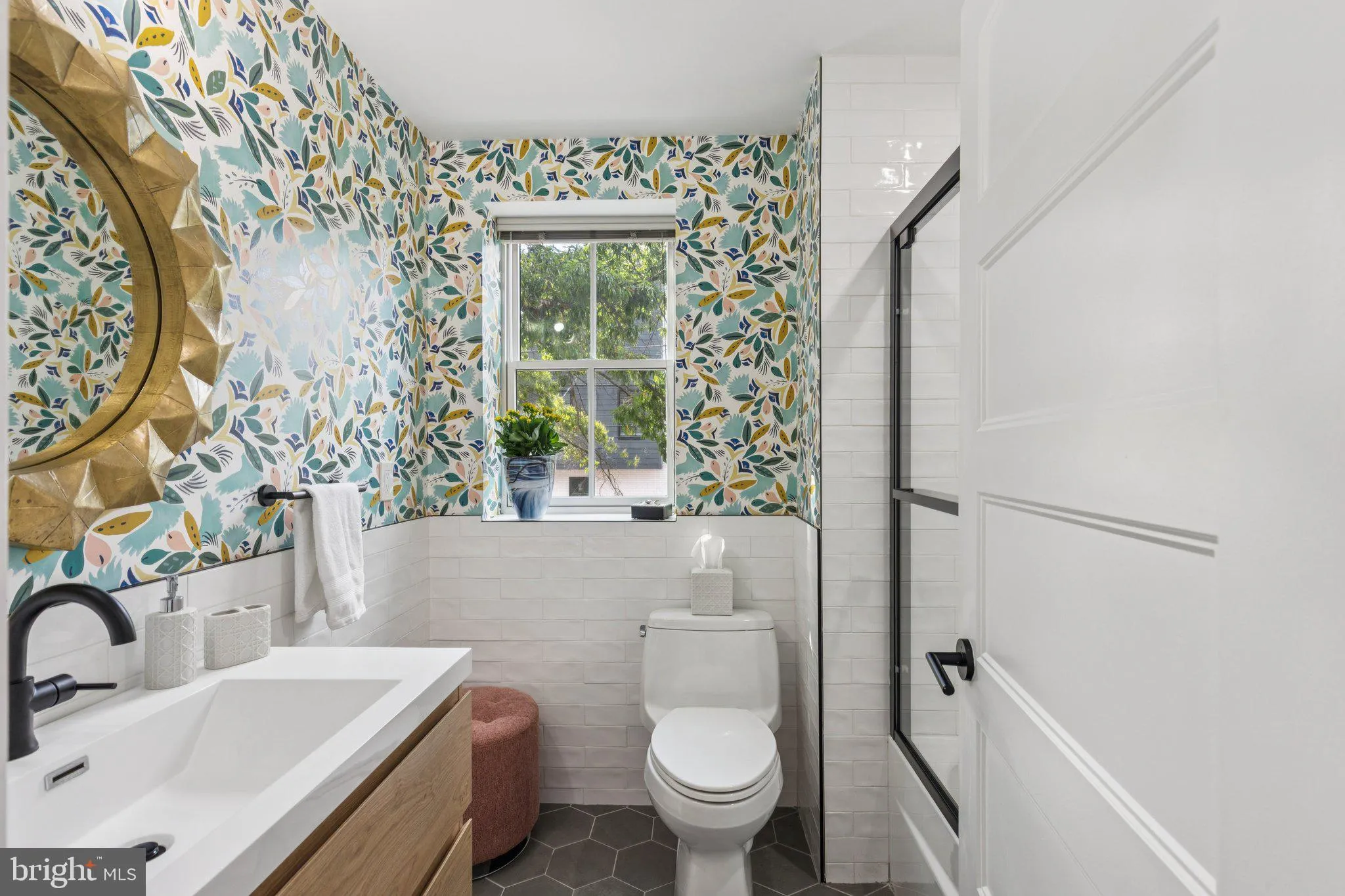 Philadelphia, Pennsylvania 19146, United States, 4 Bedrooms Bedrooms, ,3 BathroomsBathrooms,Residential,Active,224234