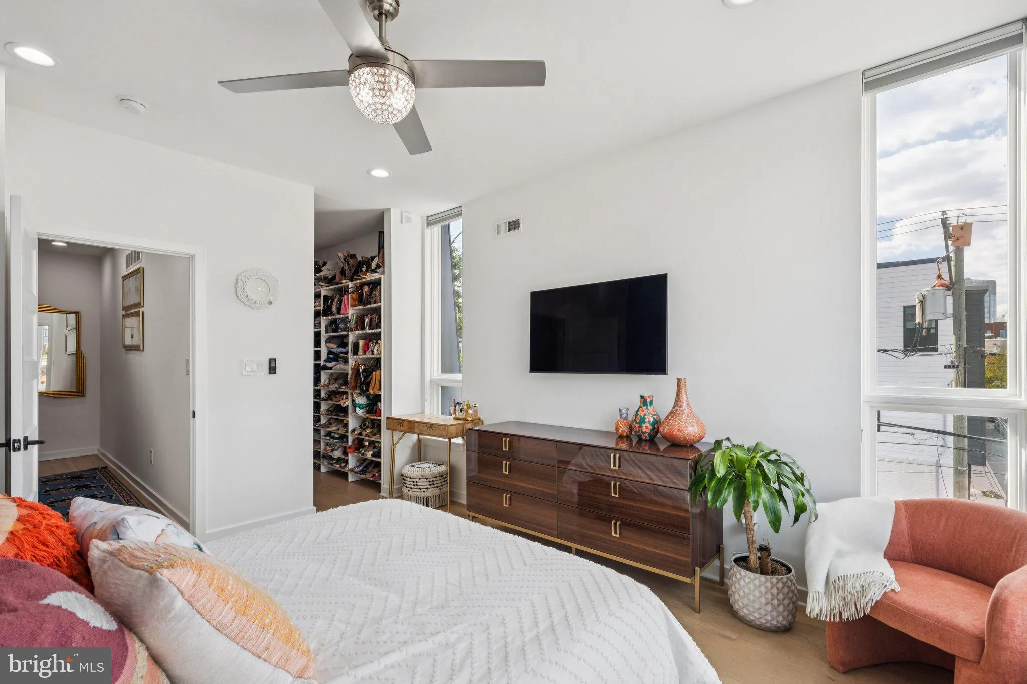 Philadelphia, Pennsylvania 19146, United States, 4 Bedrooms Bedrooms, ,3 BathroomsBathrooms,Residential,Active,224234