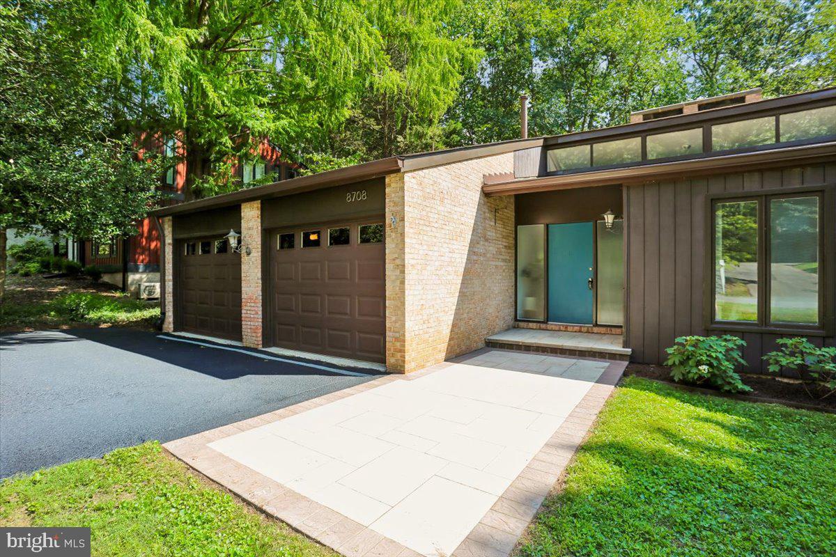 8708 HIDDEN HILL LANE